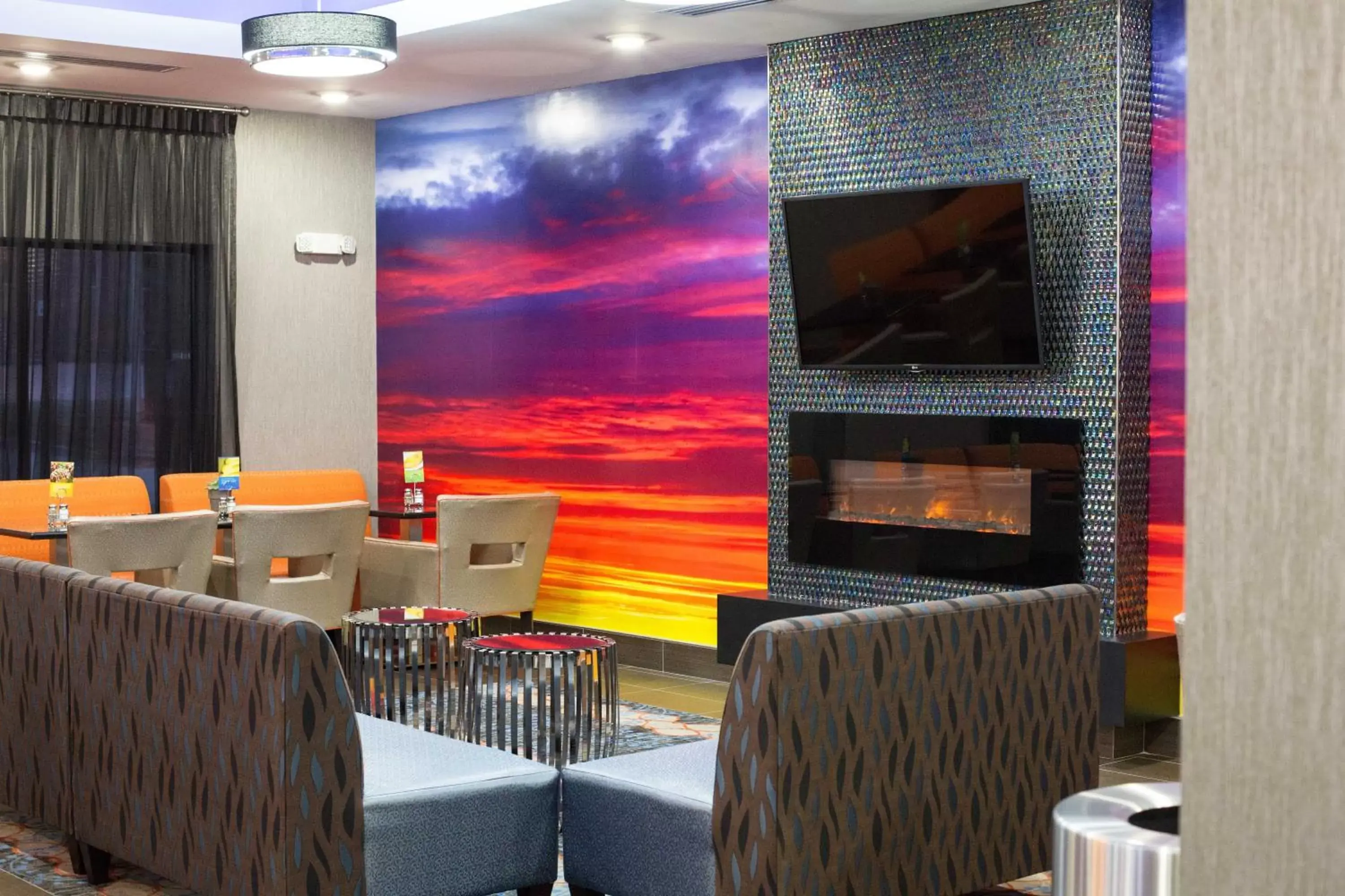 Breakfast, Seating Area in Holiday inn Express & Suites Oklahoma City Southeast, an IHG Hotel