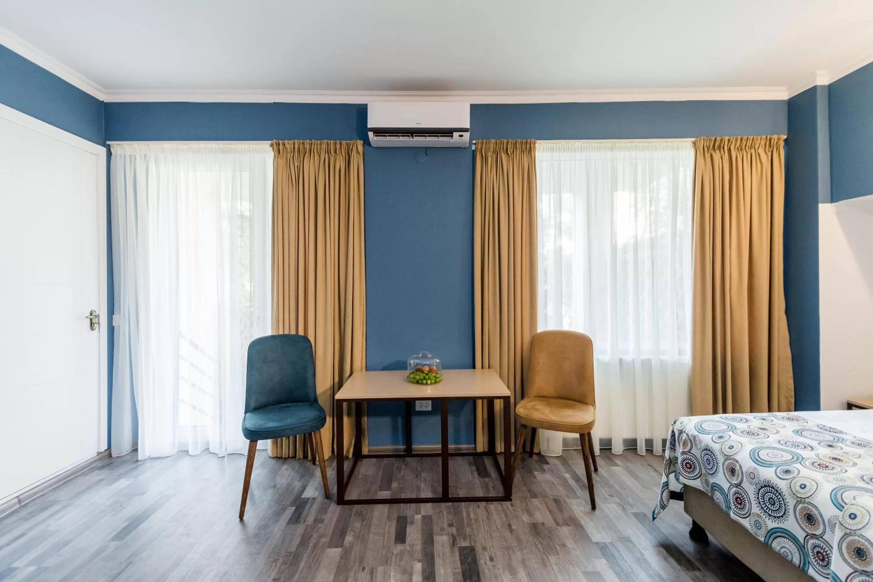 Seating area, Bed in Gvino Minda