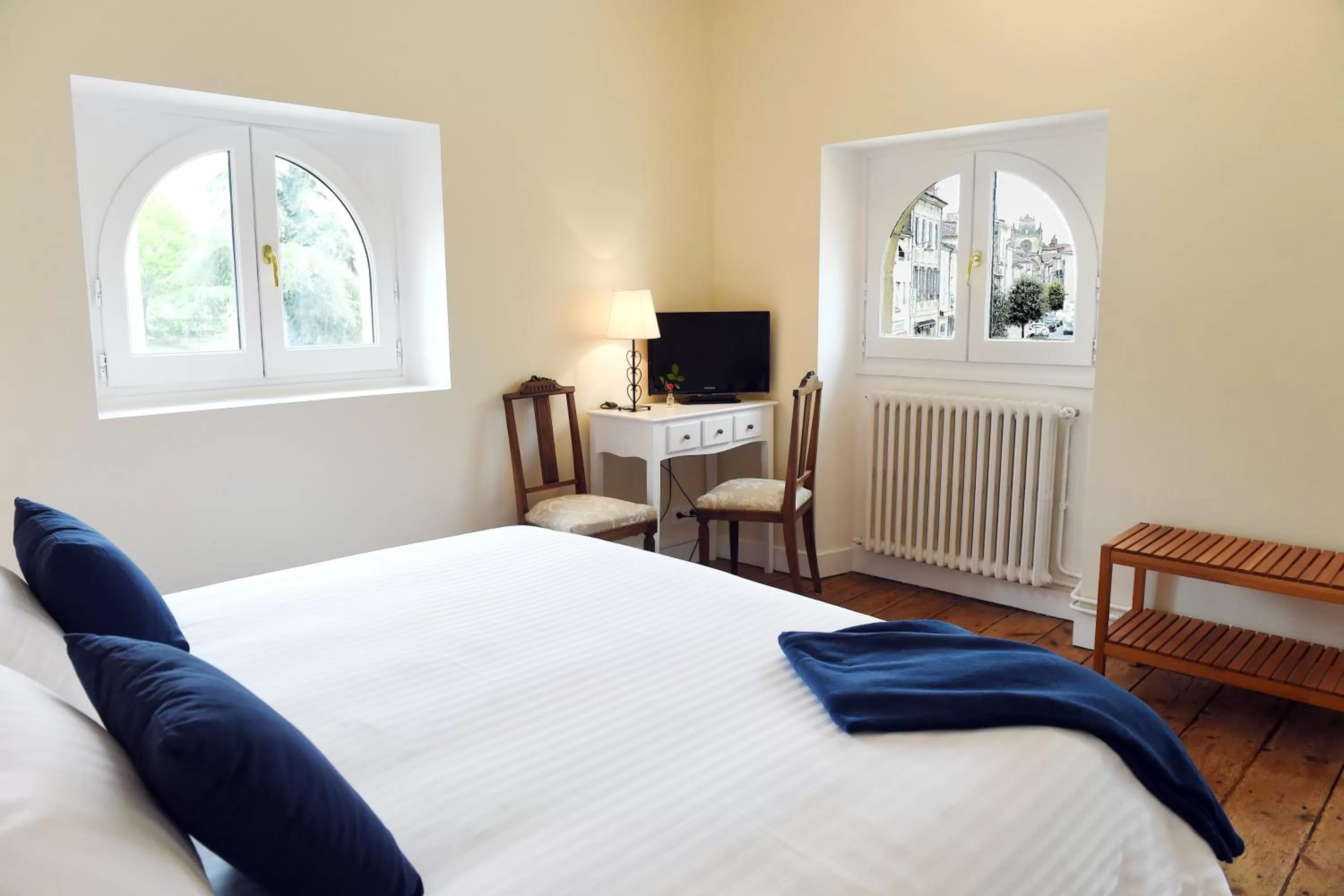 Photo of the whole room, Bed in Le Rodin Bazas