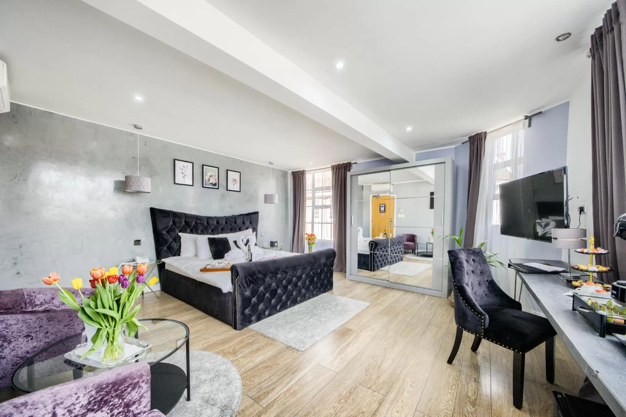 Photo of the whole room, Bed in Villare Leicester City Centre hotel