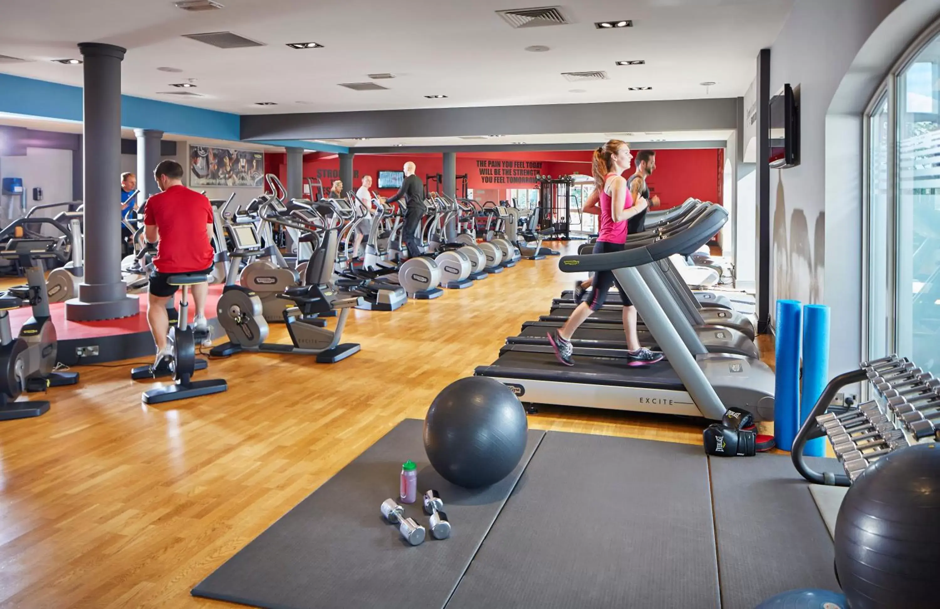 People, Fitness Center/Facilities in Lion Quays Resort