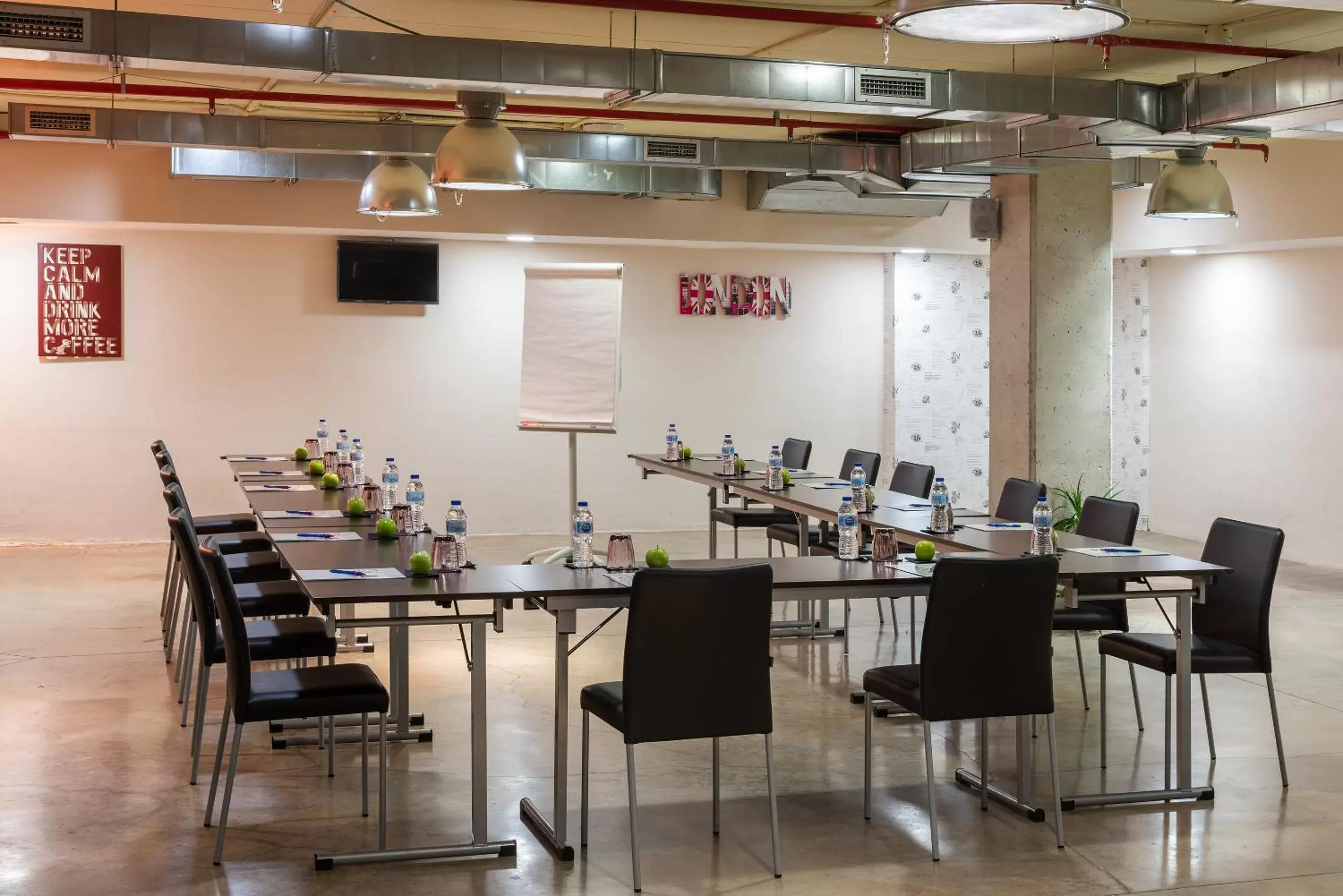 Business facilities, Restaurant/Places to Eat in Madrid Airport Suites, Affiliated by Meliá