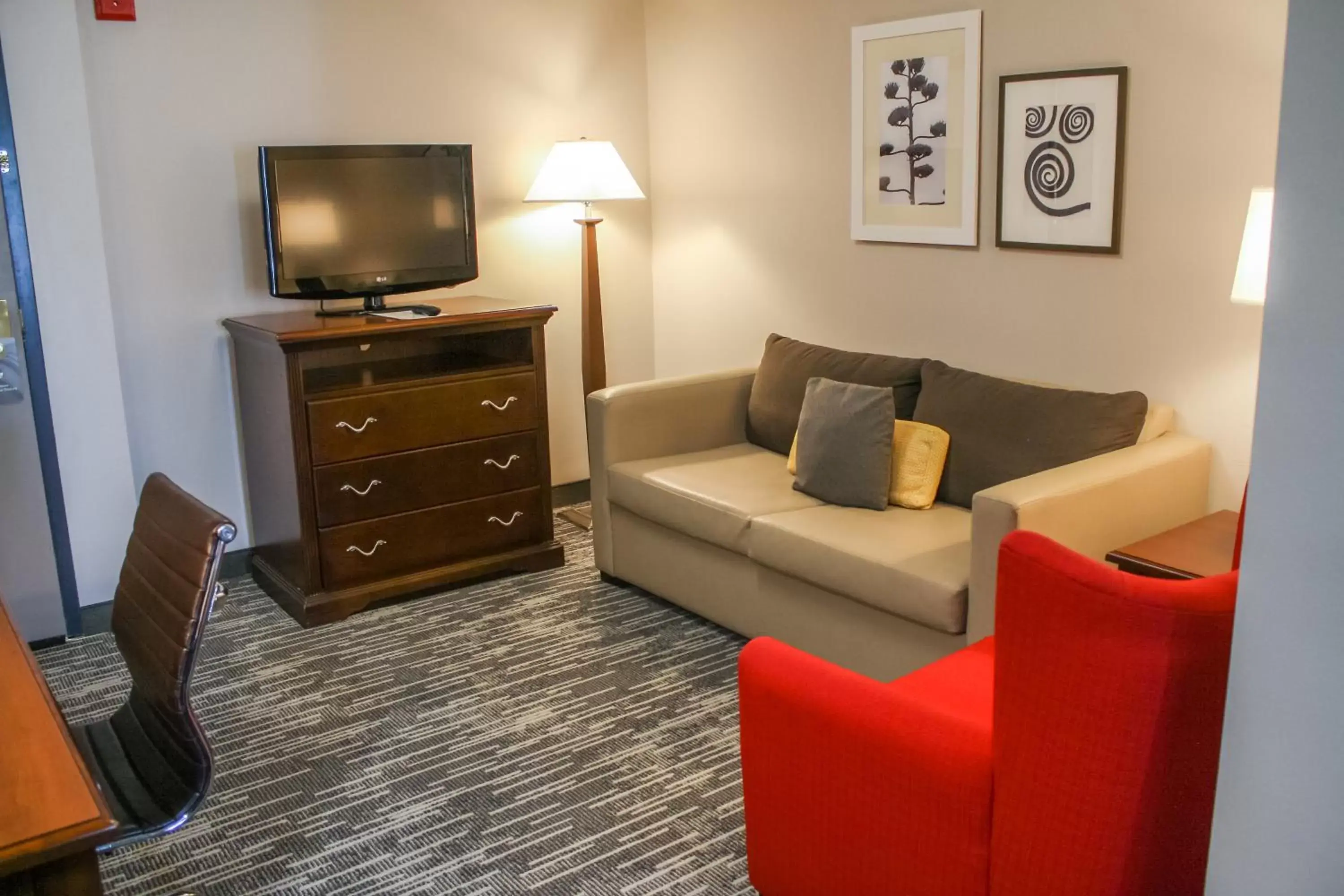 Living room, Seating Area in Country Inn & Suites by Radisson, Washington Dulles International Airport, VA