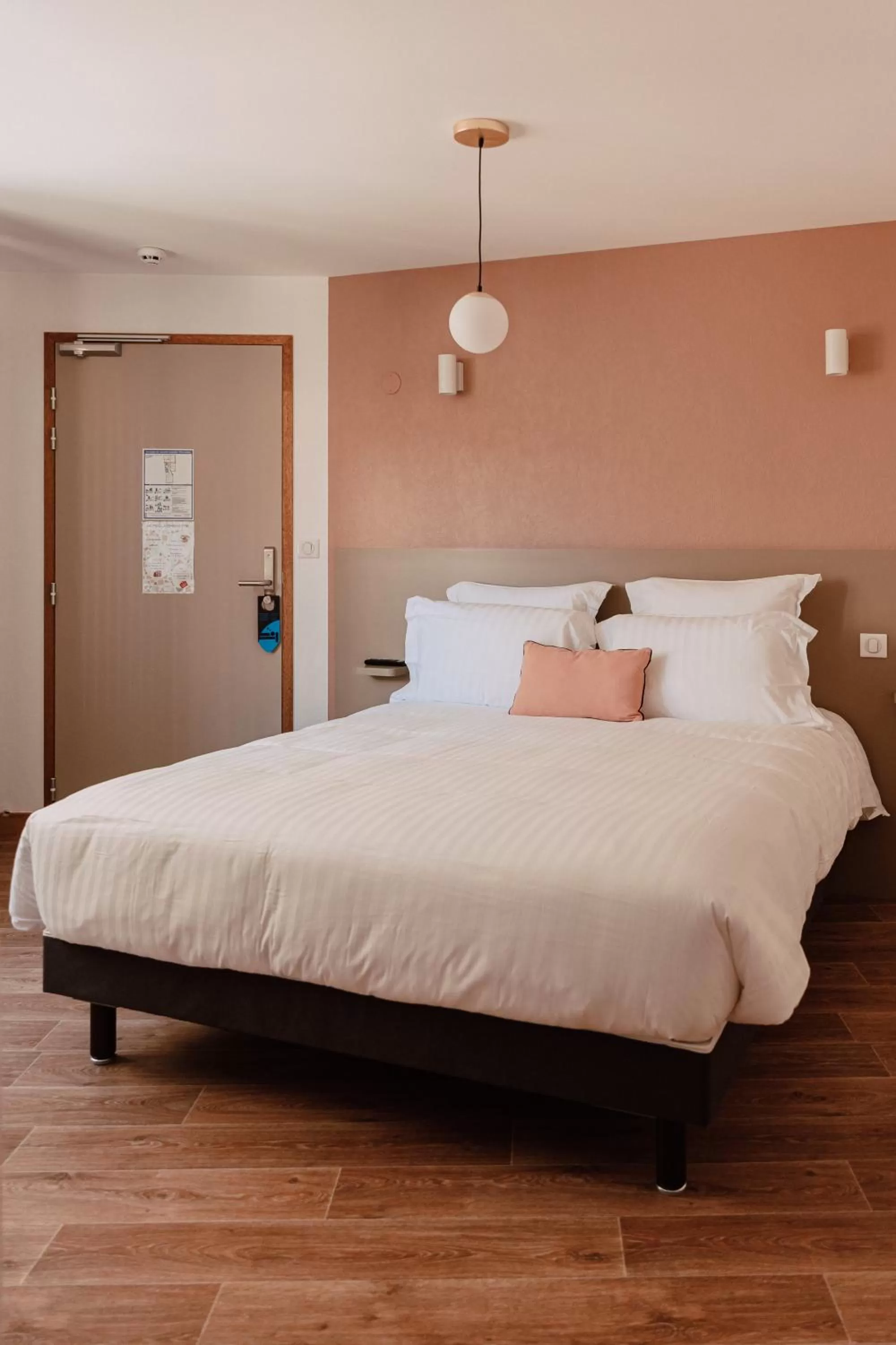 Bed in Mage hôtels - Hôtel la grenette - Brasserie Bonté Divine