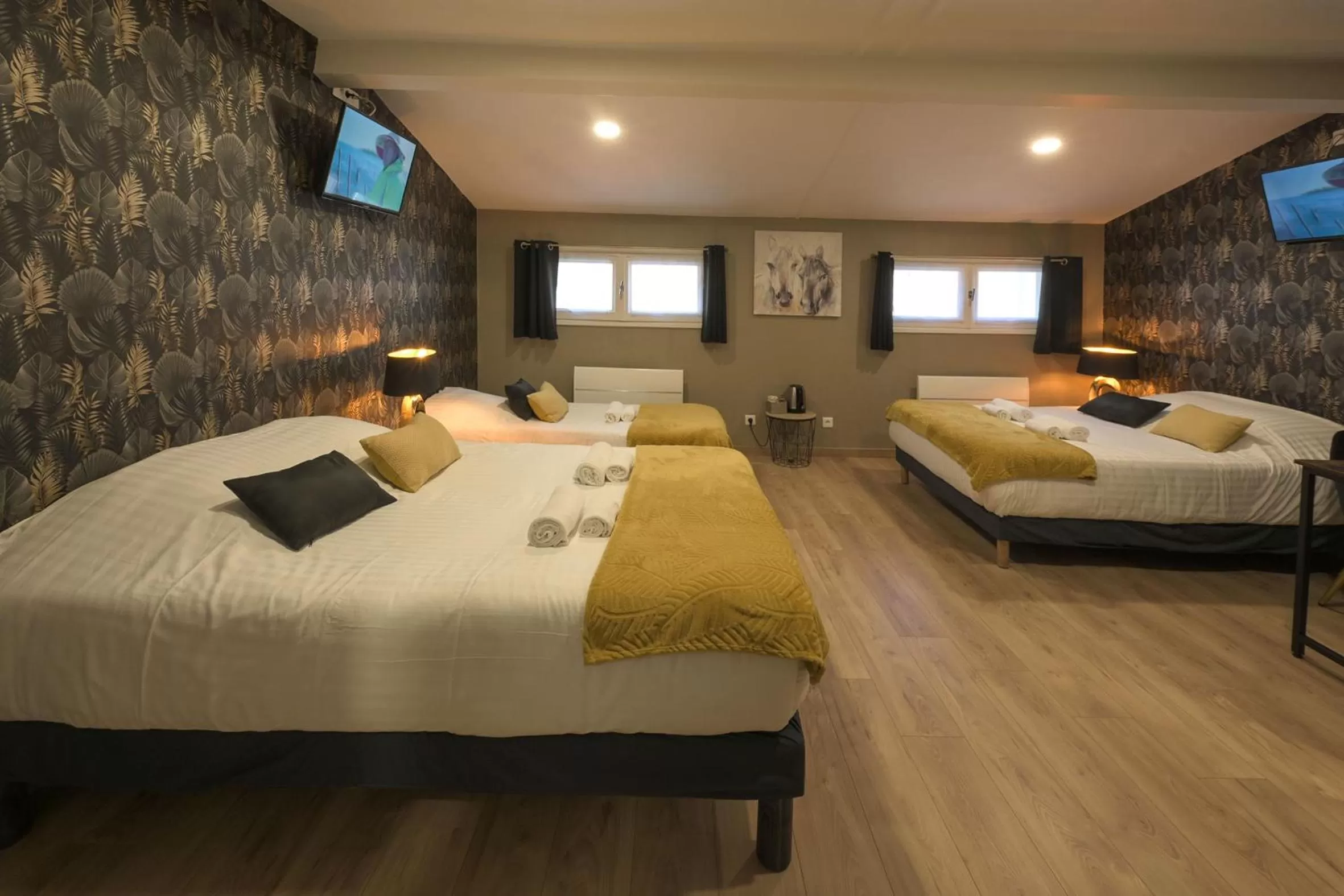 TV and multimedia, Bed in Hotel De La Croisée