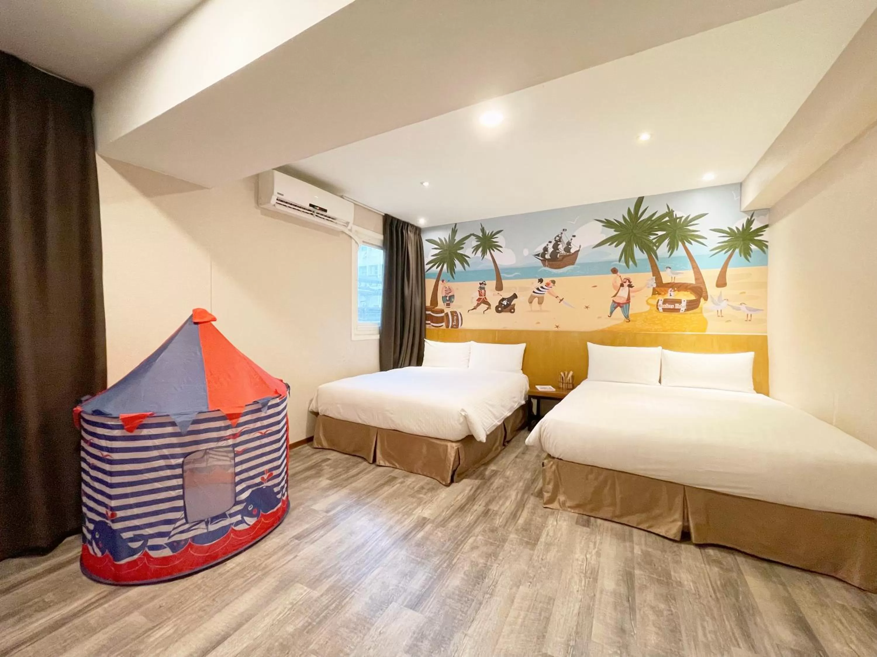 Photo of the whole room, Bed in Roaders Hotel Hualien Dongda