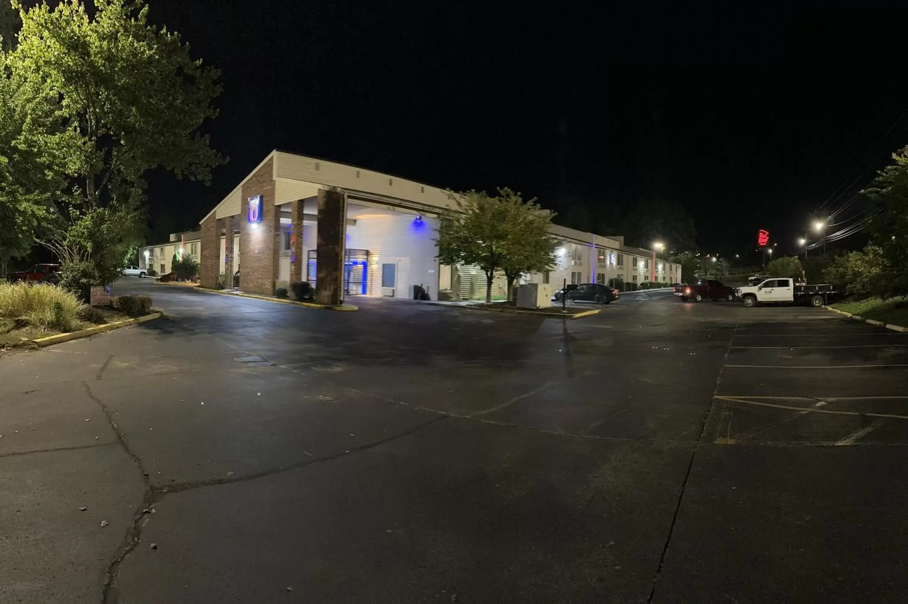 Property Building in Motel 6-Greensboro, NC - Airport