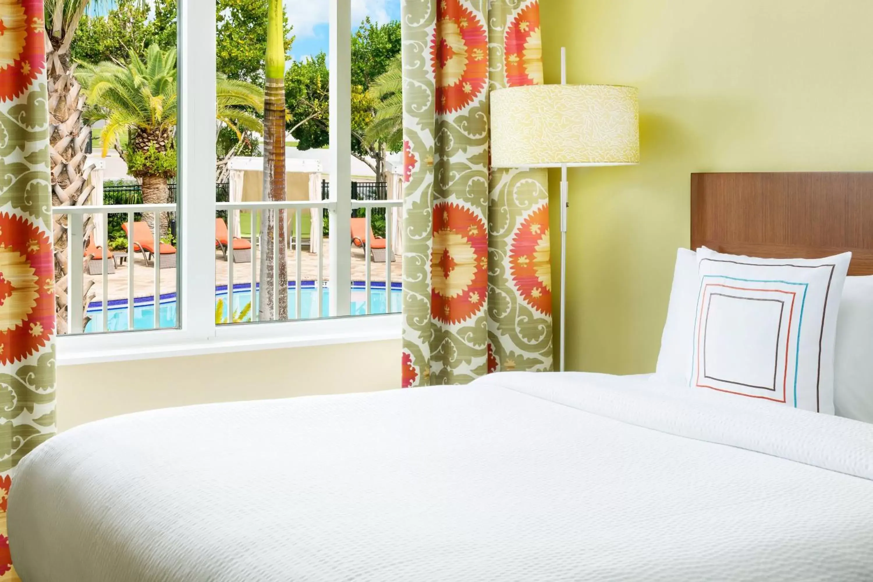 Swimming pool, Bed in Fairfield Inn & Suites by Marriott Key West at The Keys Collection