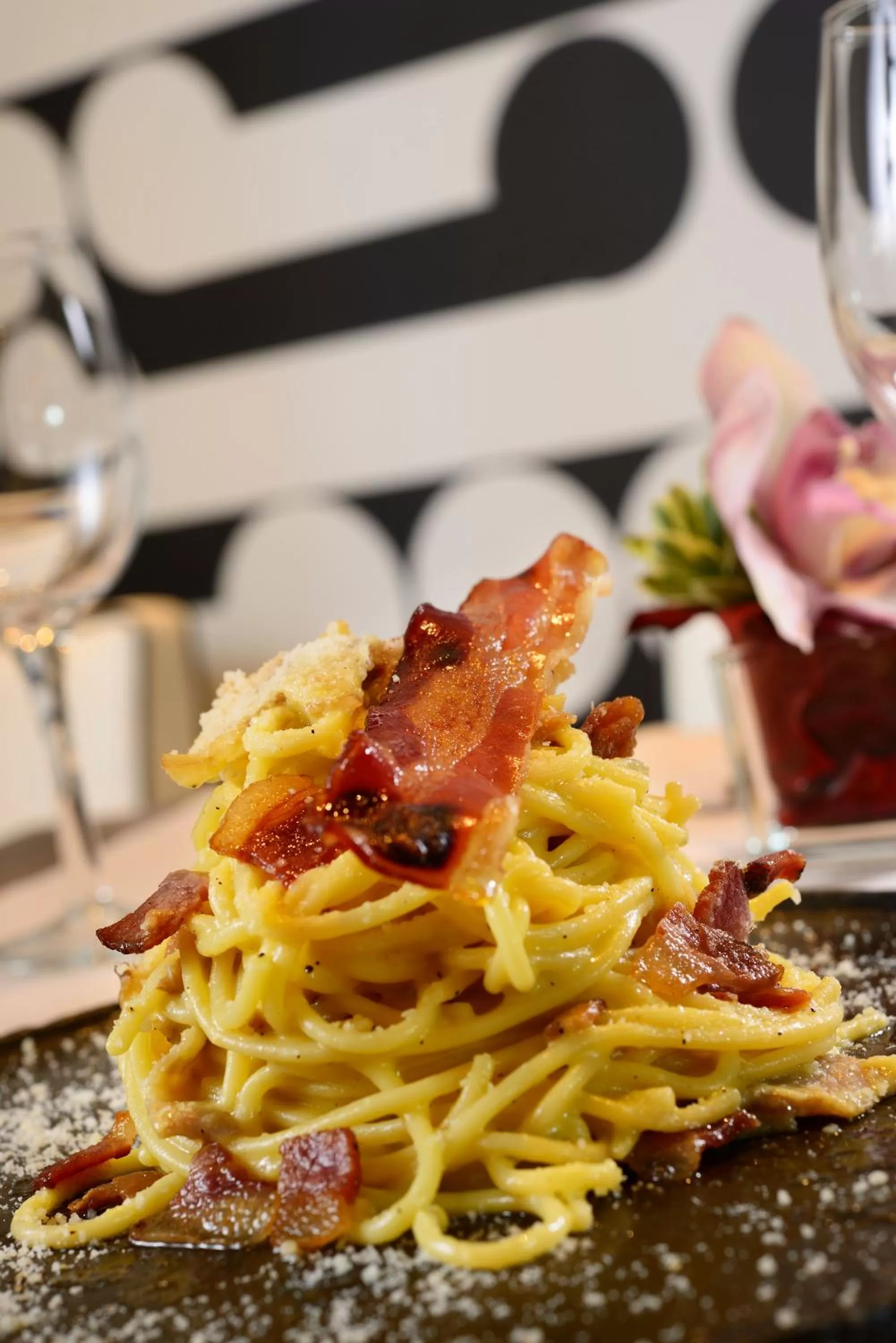 Restaurant/places to eat in Hotel Pulitzer