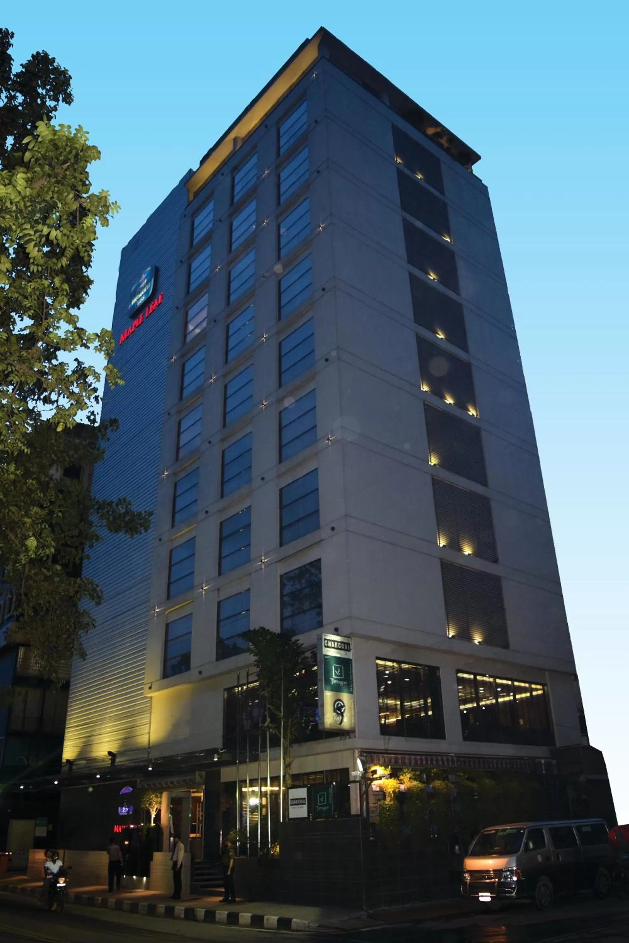 Property building in Best Western Plus Maple Leaf