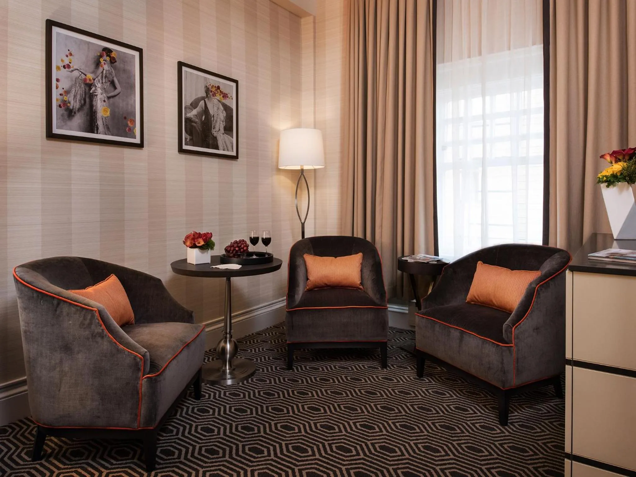 Seating area in Inn at Union Square