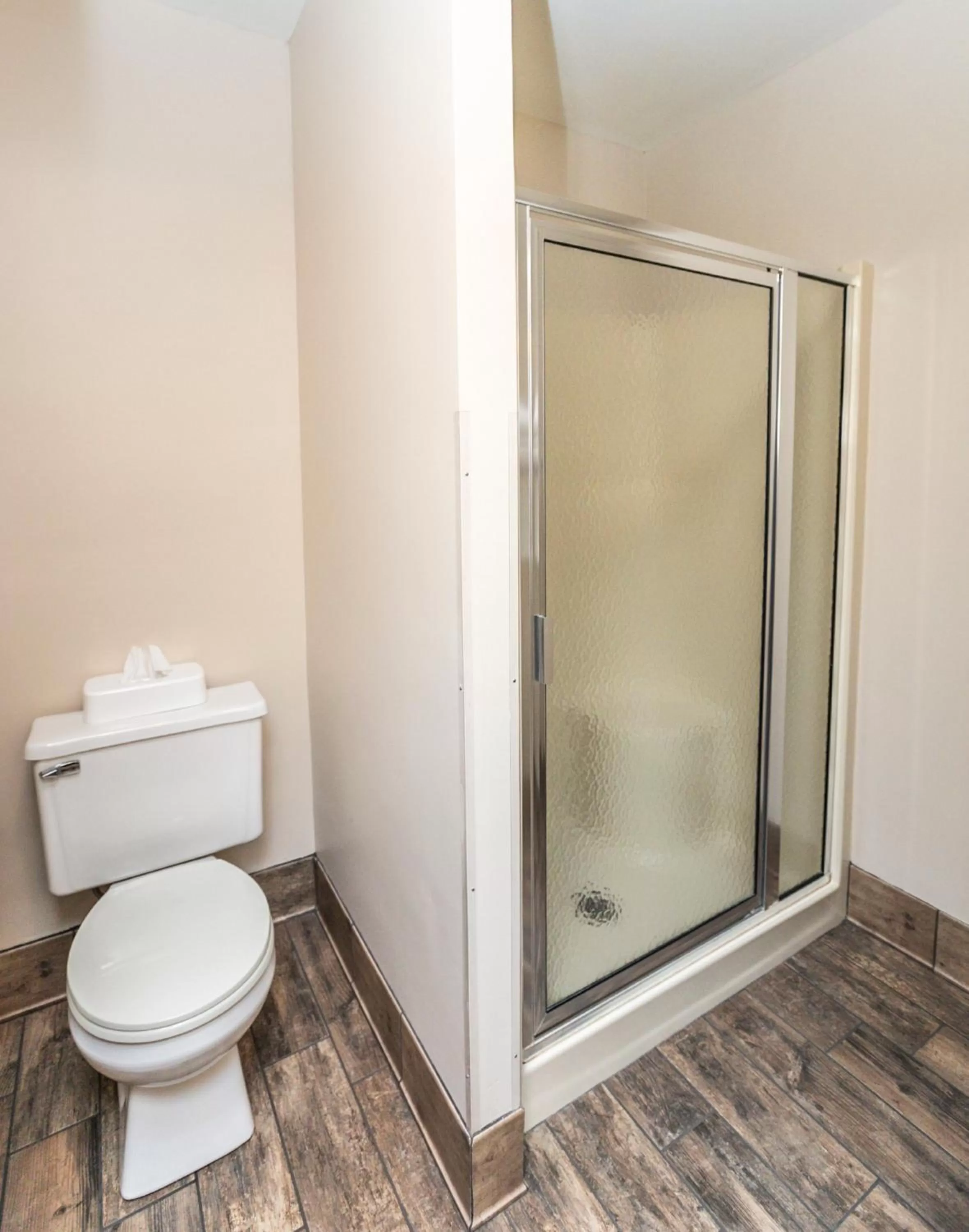 Bathroom in SureStay Plus Hotel by Best Western Elizabethtown Hershey