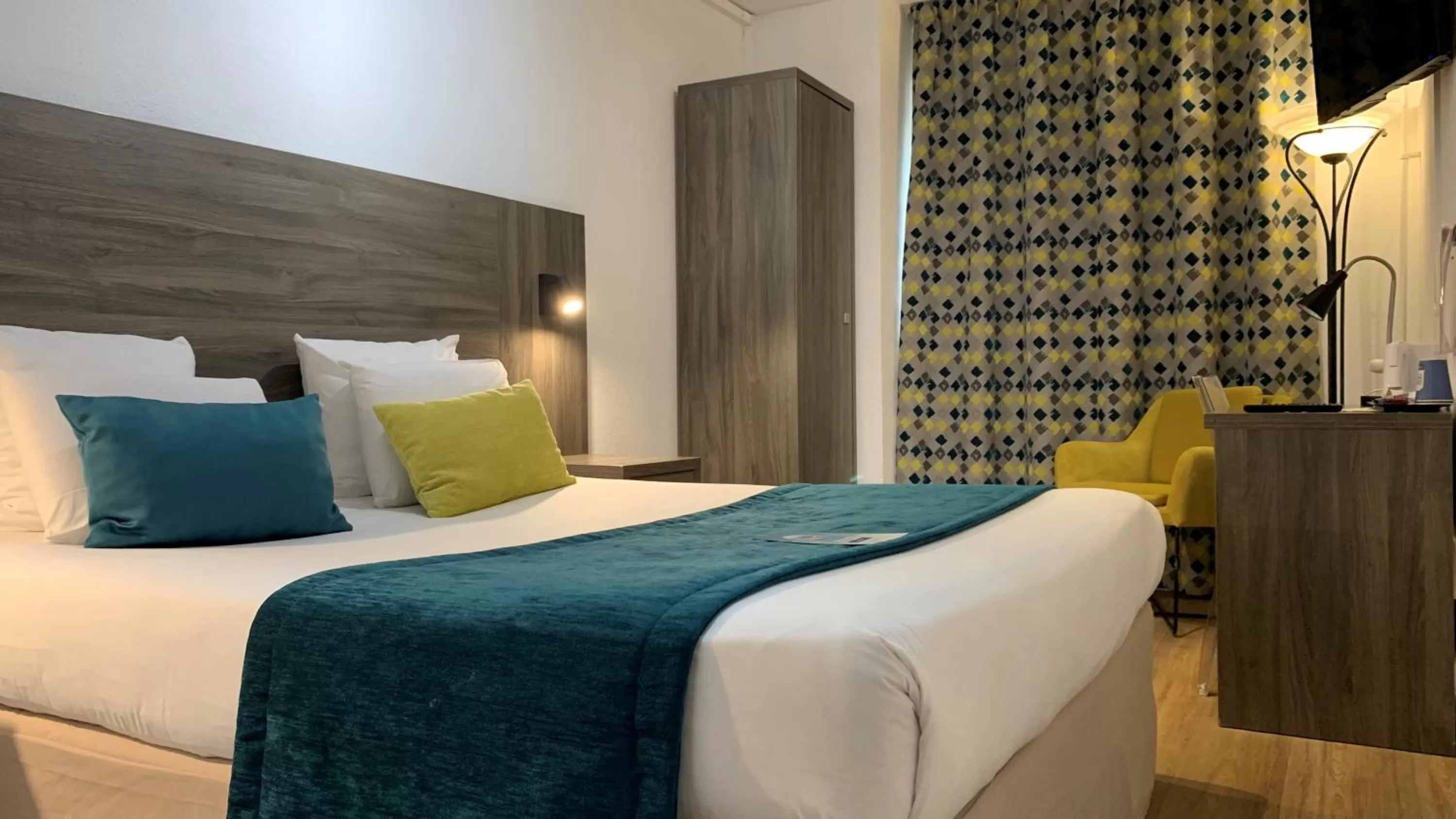 Bed in Kyriad Chalon-Sur-Saone Centre