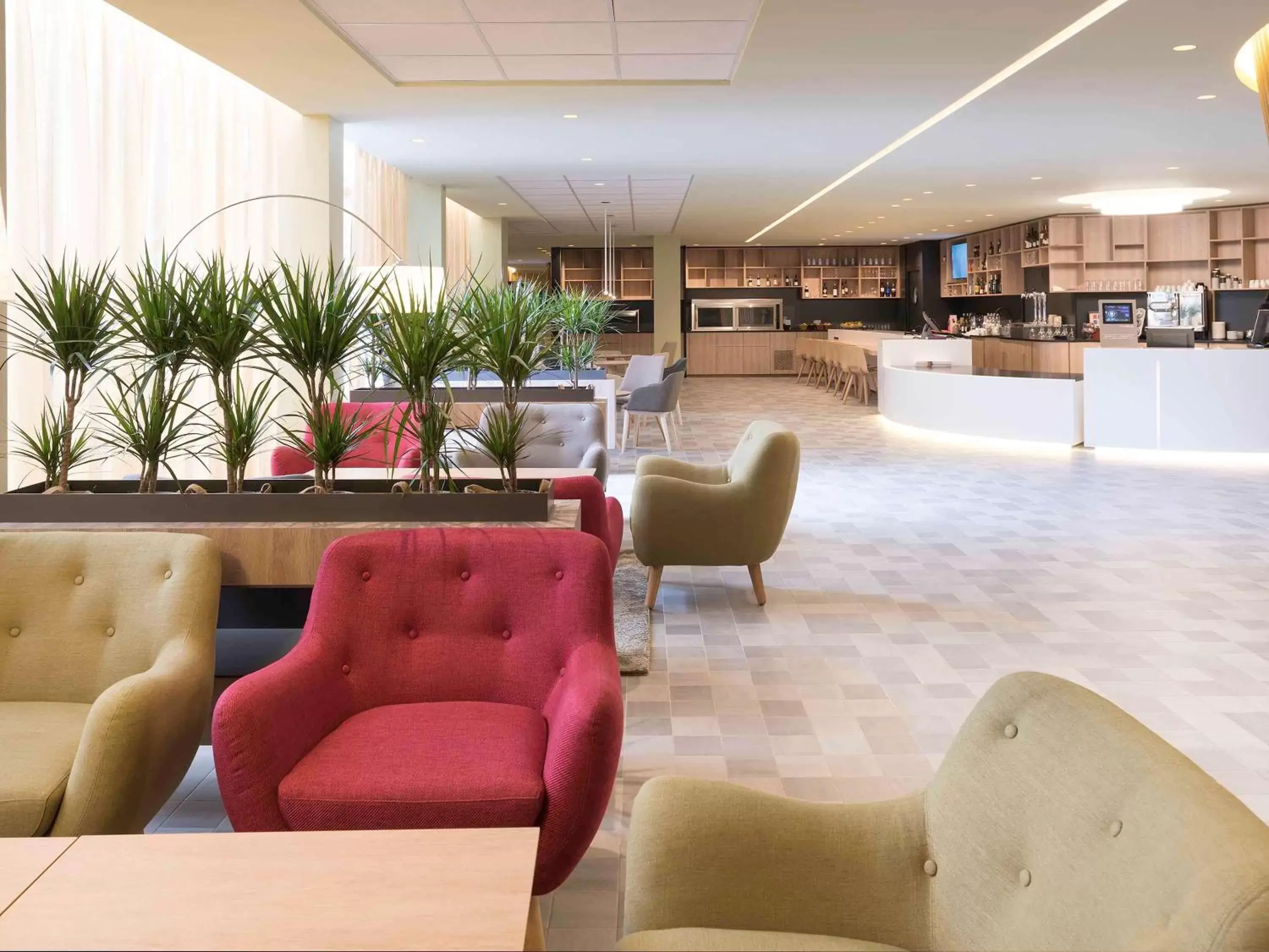 Property building, Lobby/Reception in Novotel Paris Nord Expo Aulnay