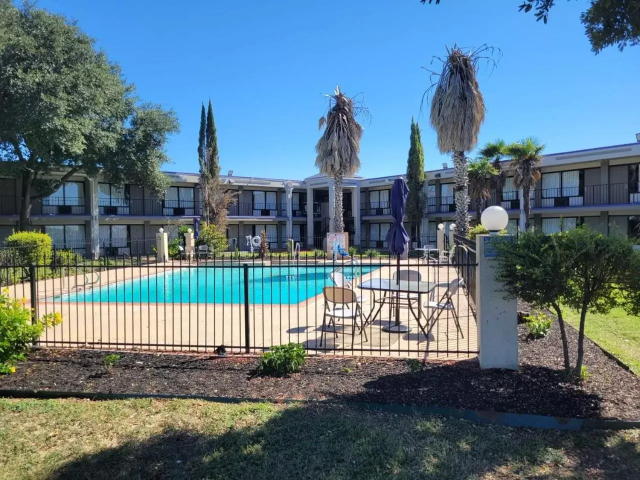 Property building, Swimming Pool in Knights Inn San Antonio near AT&T Center