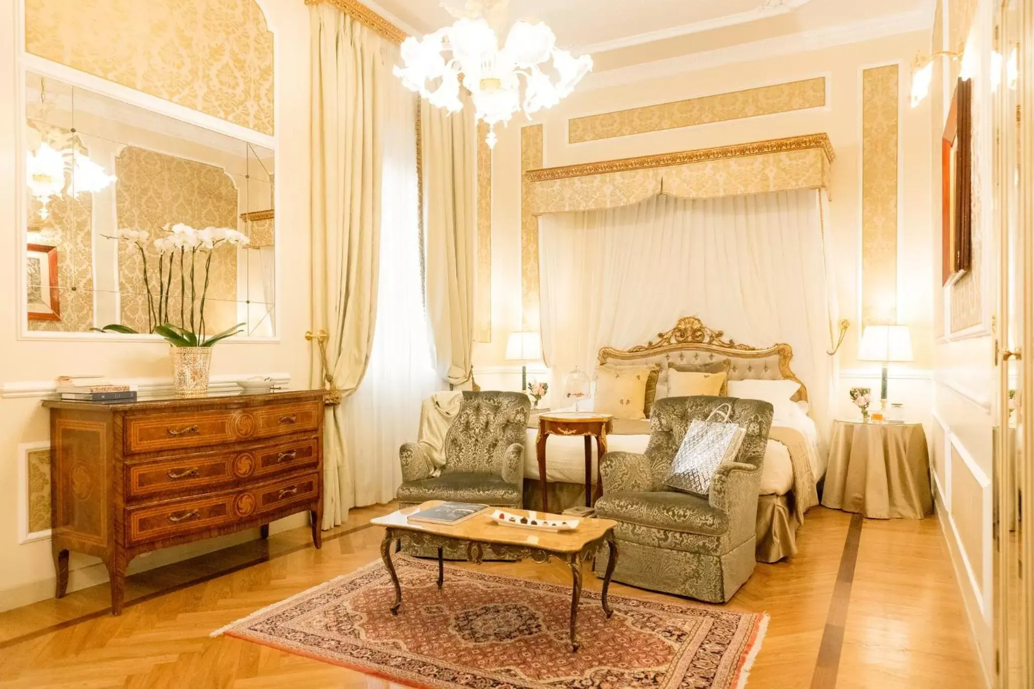 Photo of the whole room, Seating Area in Grand Hotel Majestic gia' Baglioni