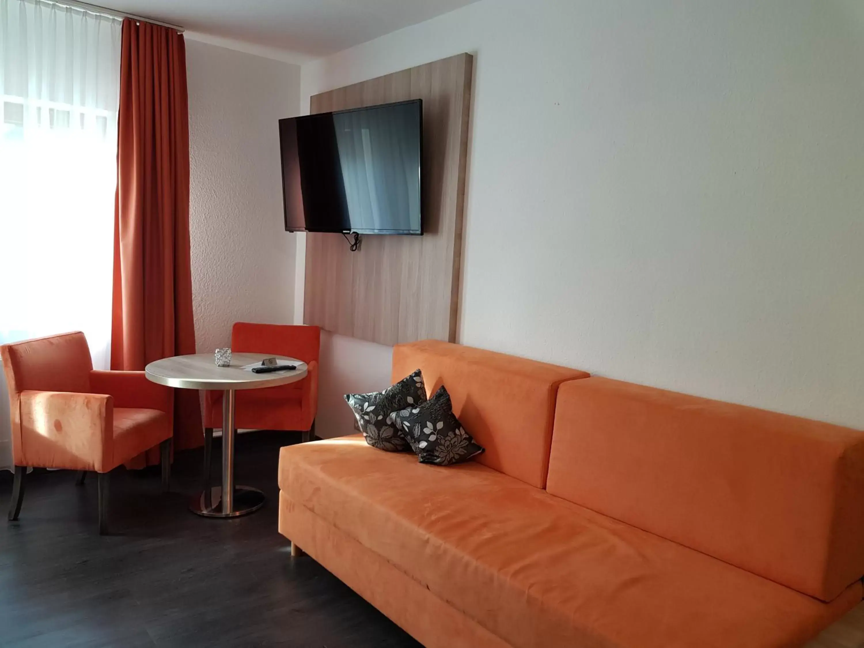 Seating area, TV/Entertainment Center in Hotel Milin