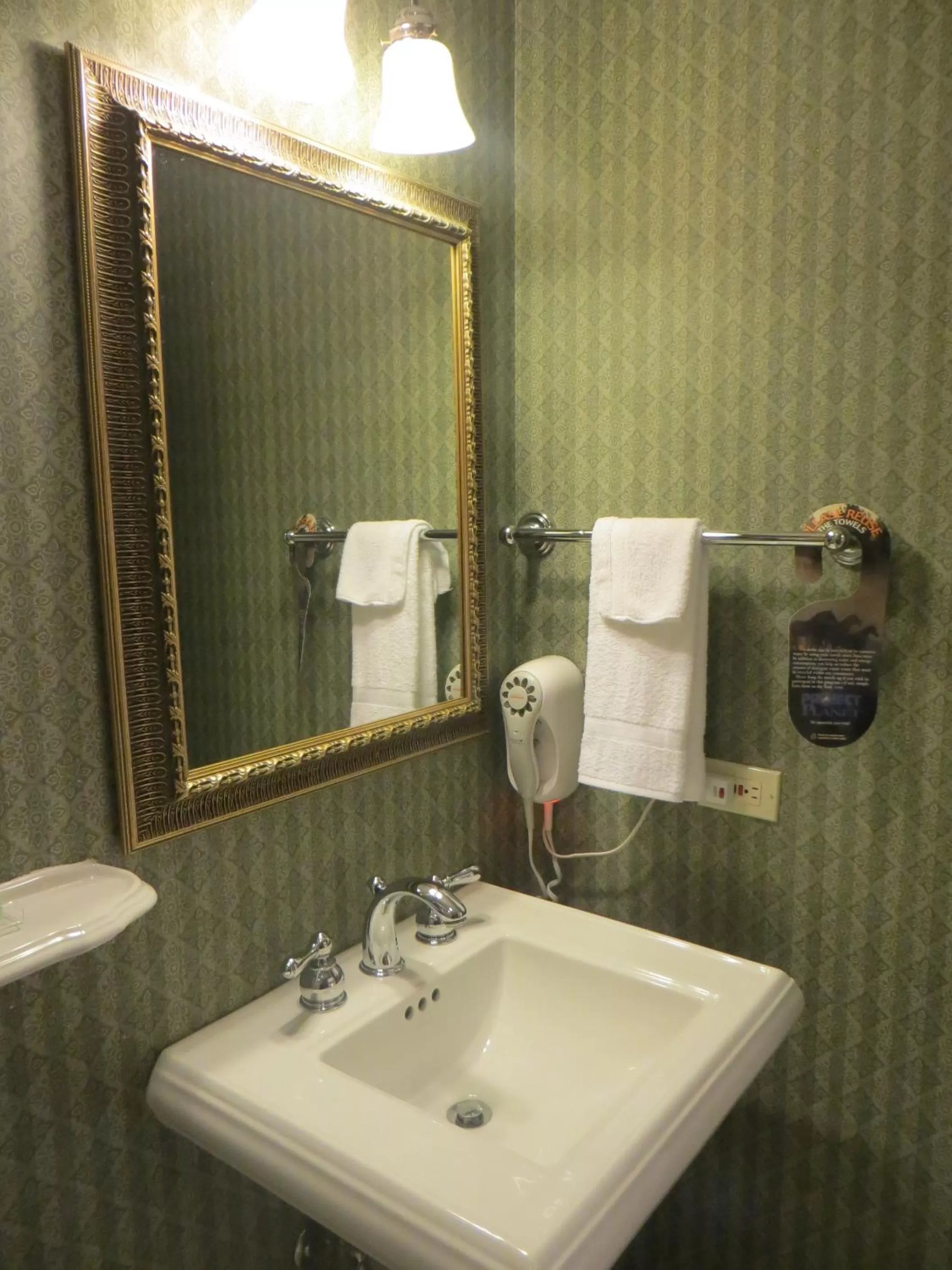 Bathroom in Carleton of Oak Park