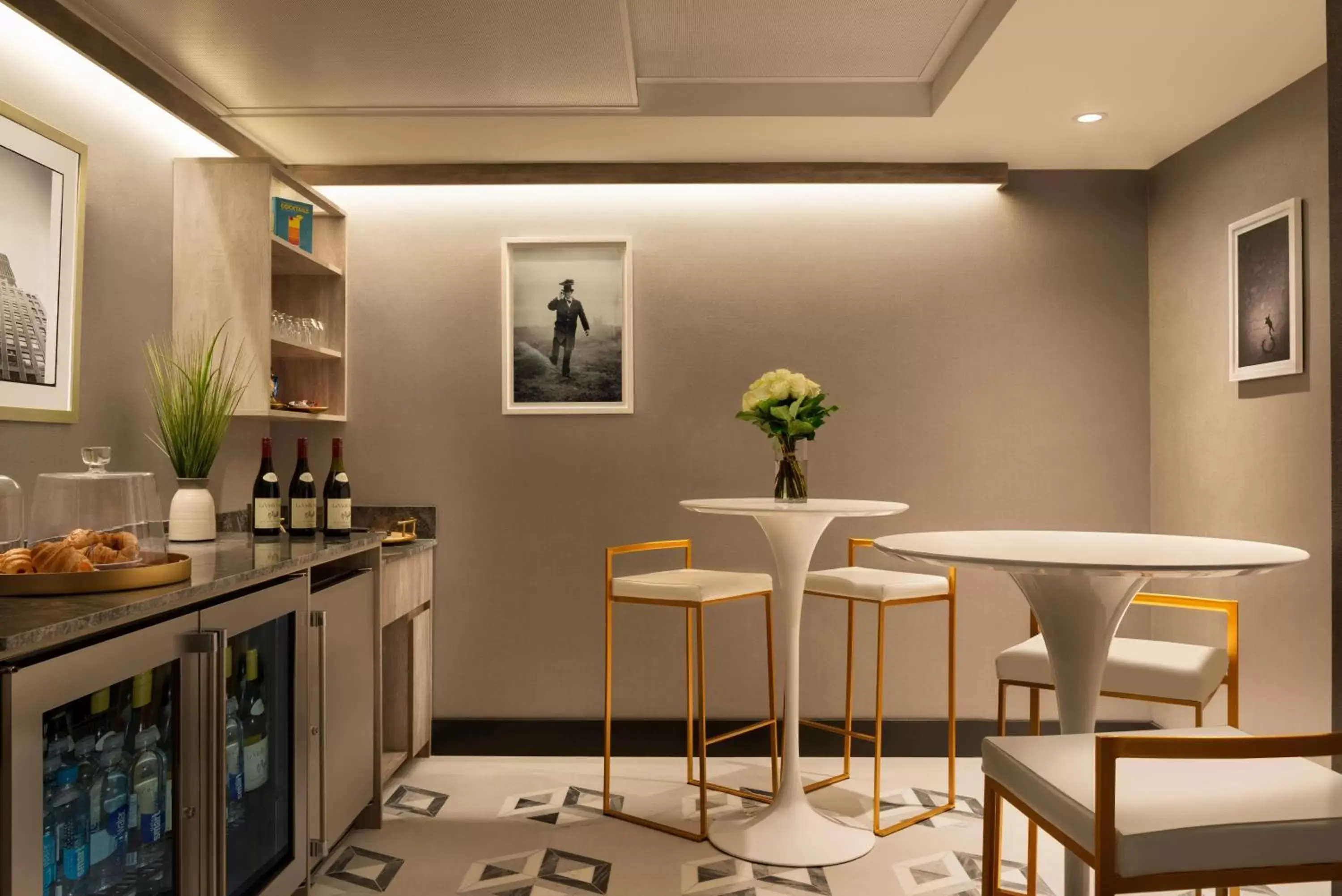 Lounge or bar in EXchange Hotel Vancouver Lounge or bar in EXchange Hotel Vancouver