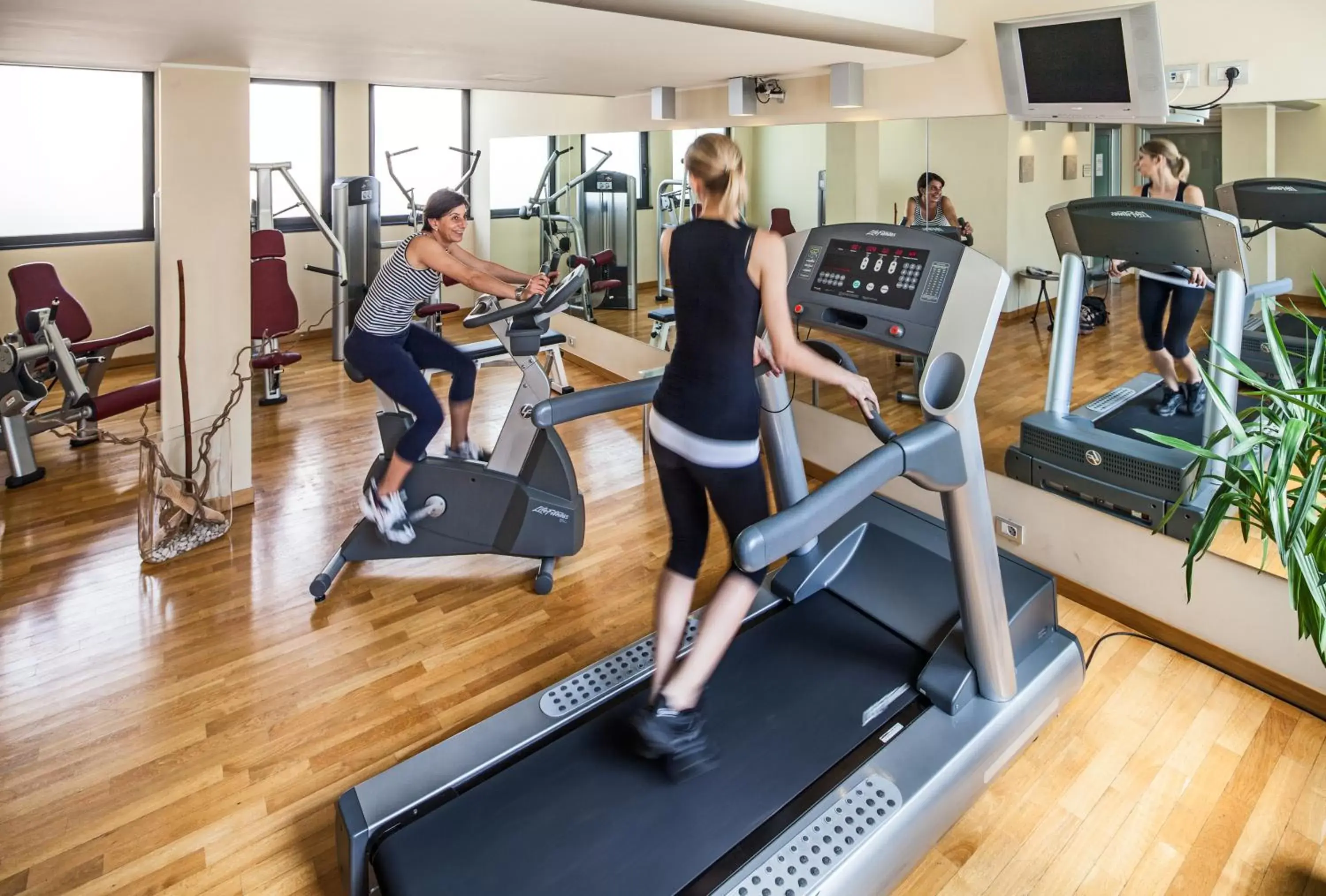 People, Fitness Center/Facilities in Cosmo Hotel Palace