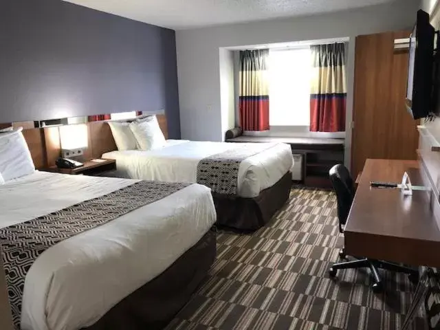 Bedroom, Bed in Microtel Inn & Suites by Wyndham Pittsburgh Airport