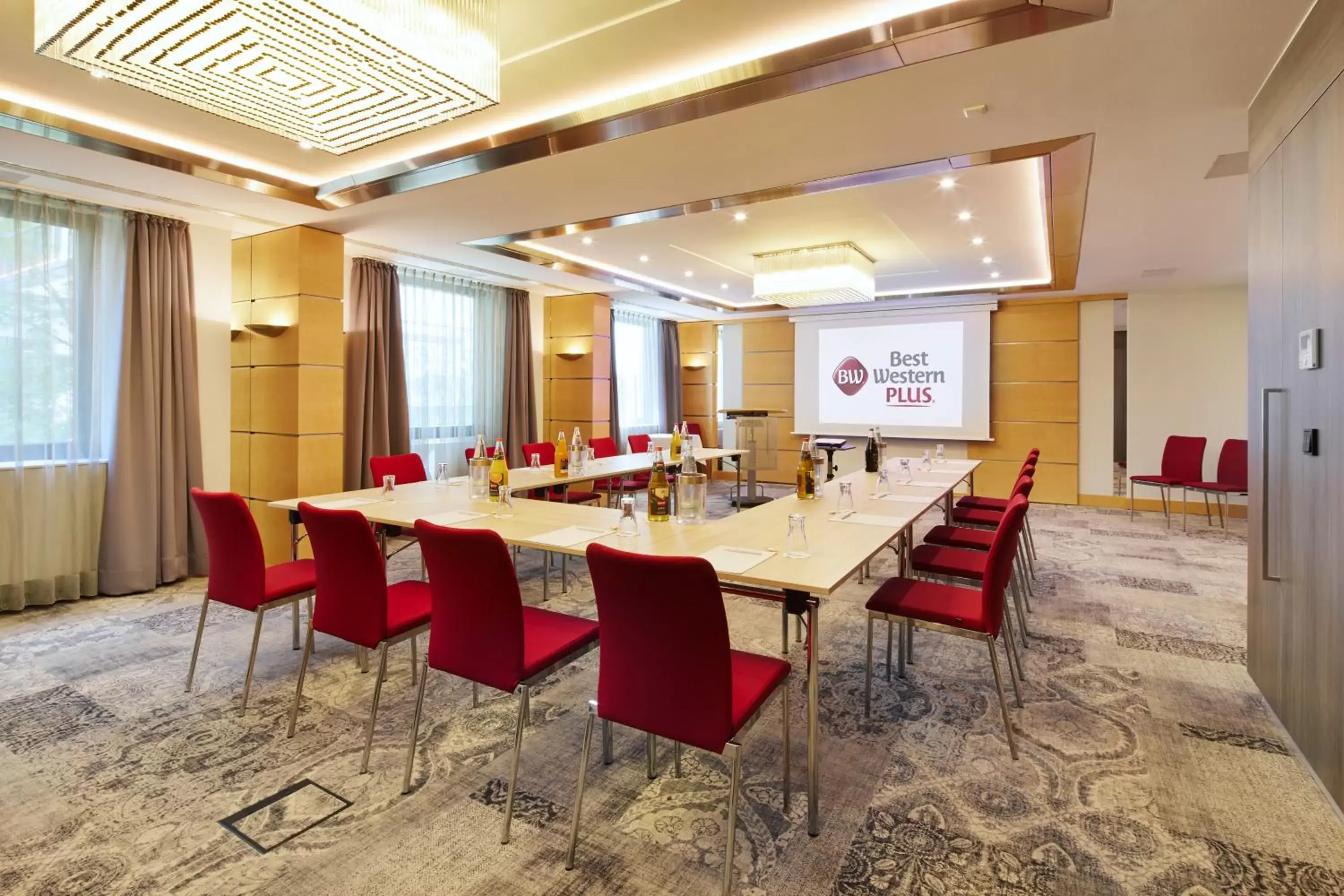Meeting/conference room in Best Western Plus Arosa Hotel
