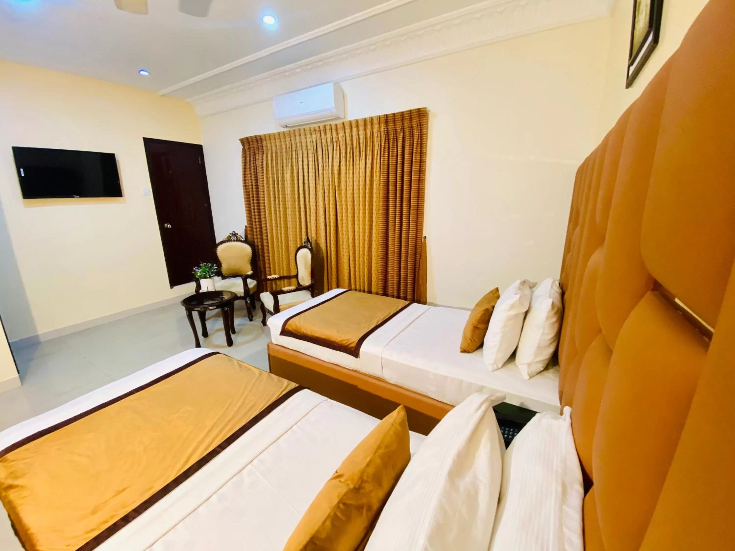 Bed in World Inn Karachi