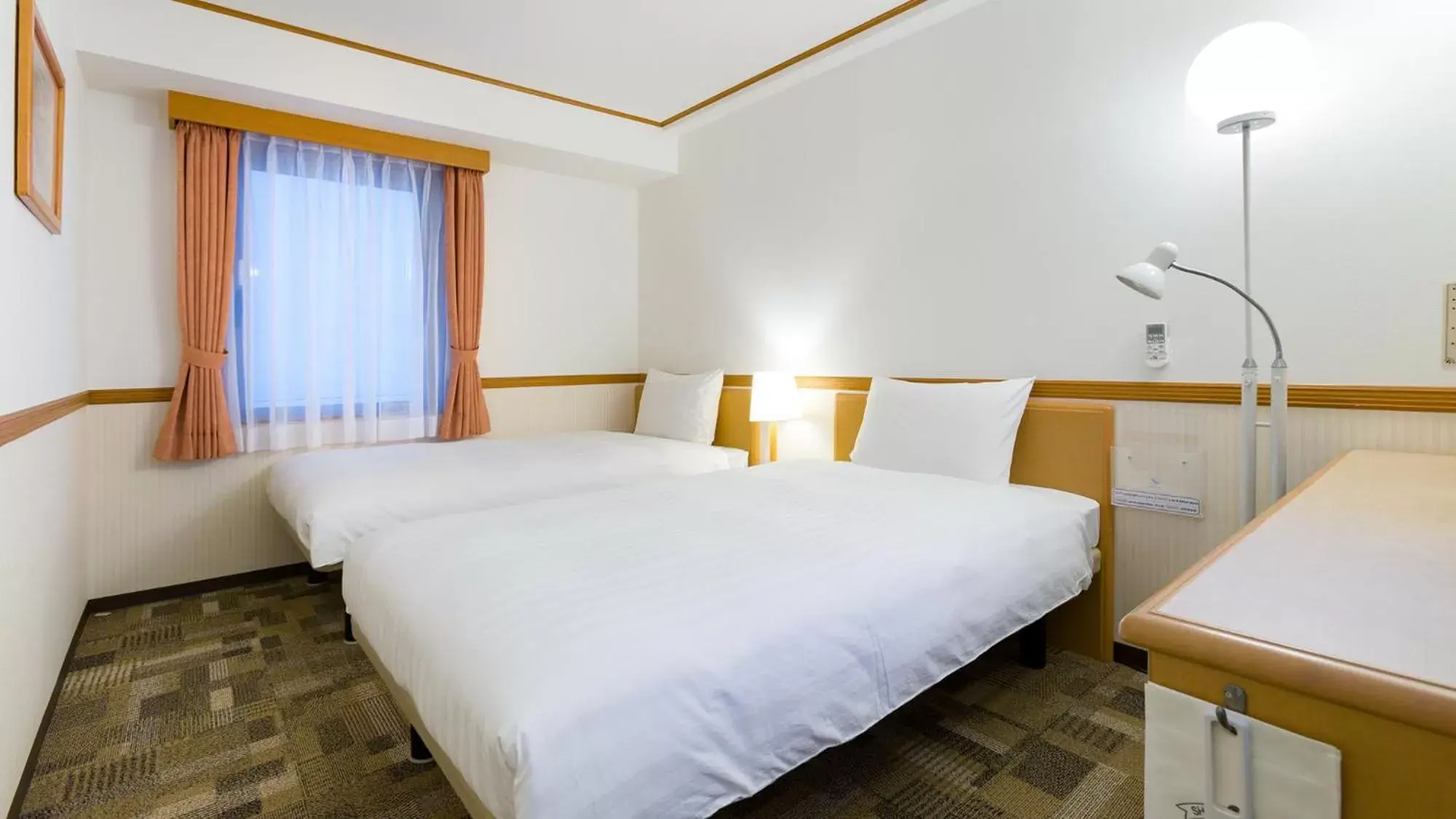 Bedroom, Bed in Toyoko Inn Shin-yamaguchi-eki Shinkansen-guchi