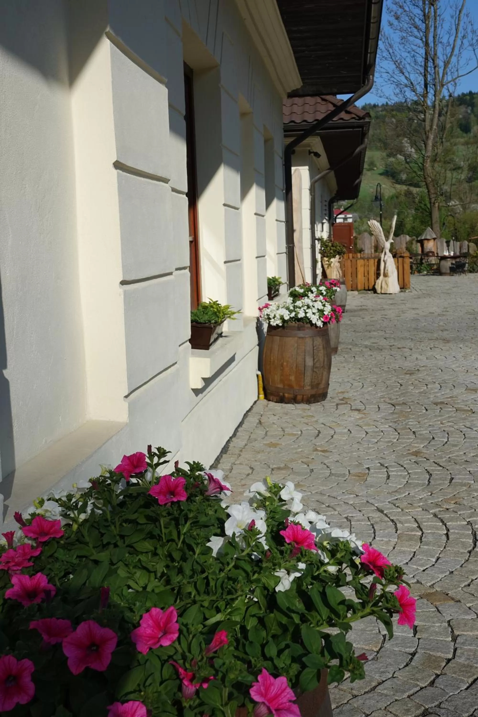 Property building in Gościniec Dworski w Ropie - Pokoje gościnne