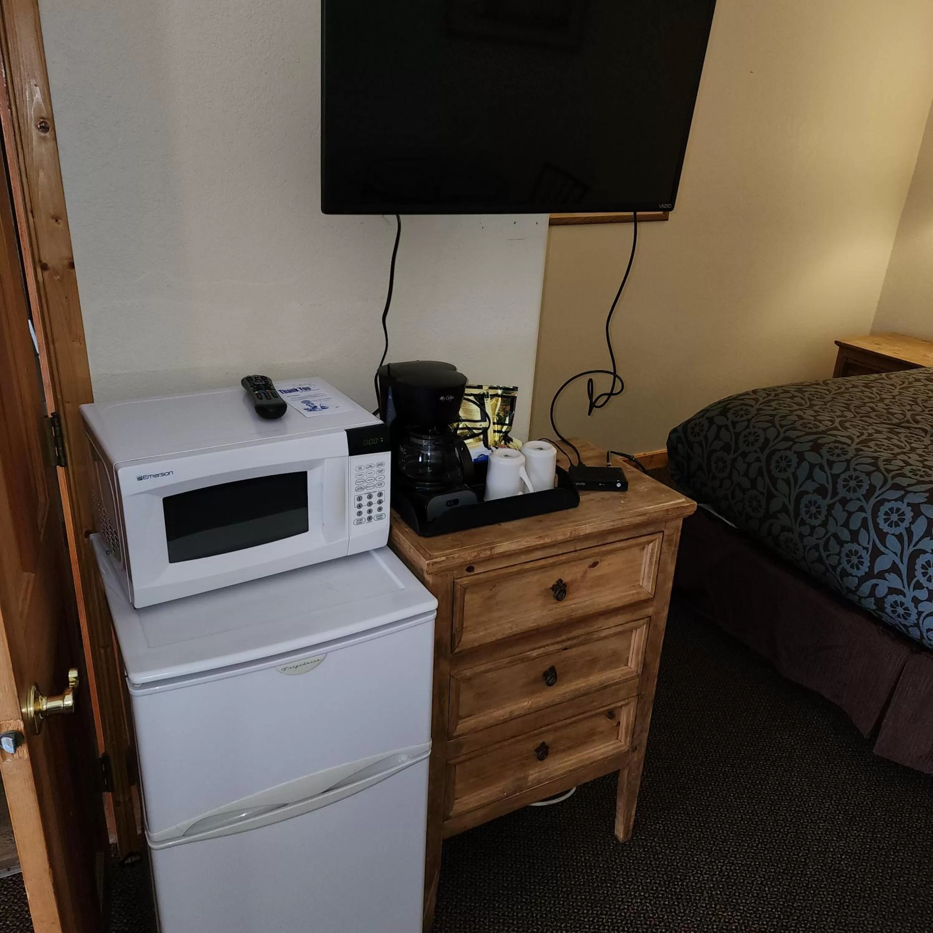 Bedroom in Canyon Motel near Rocky Mountain National Park
