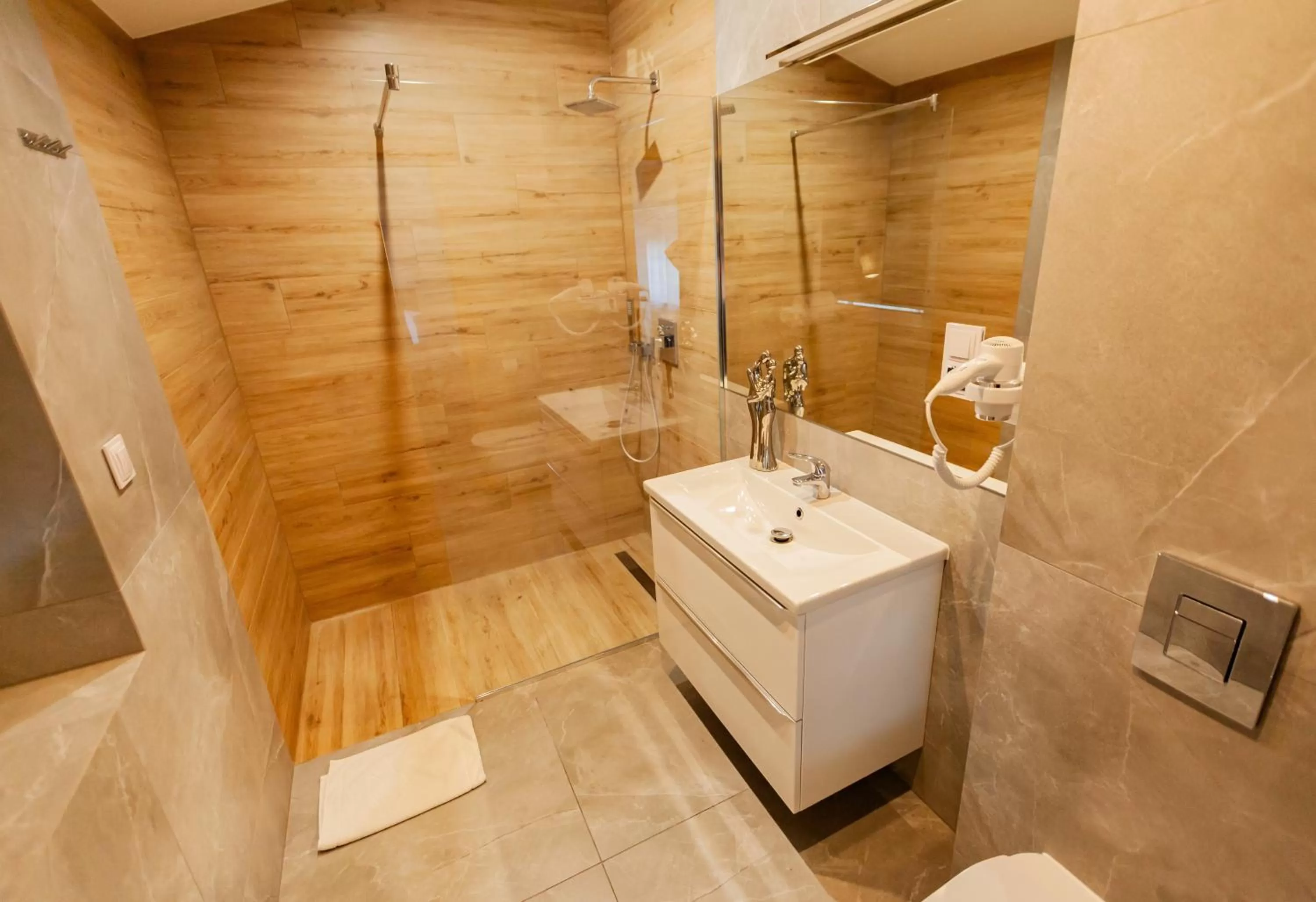 Shower in Hotel Pogoria Residence