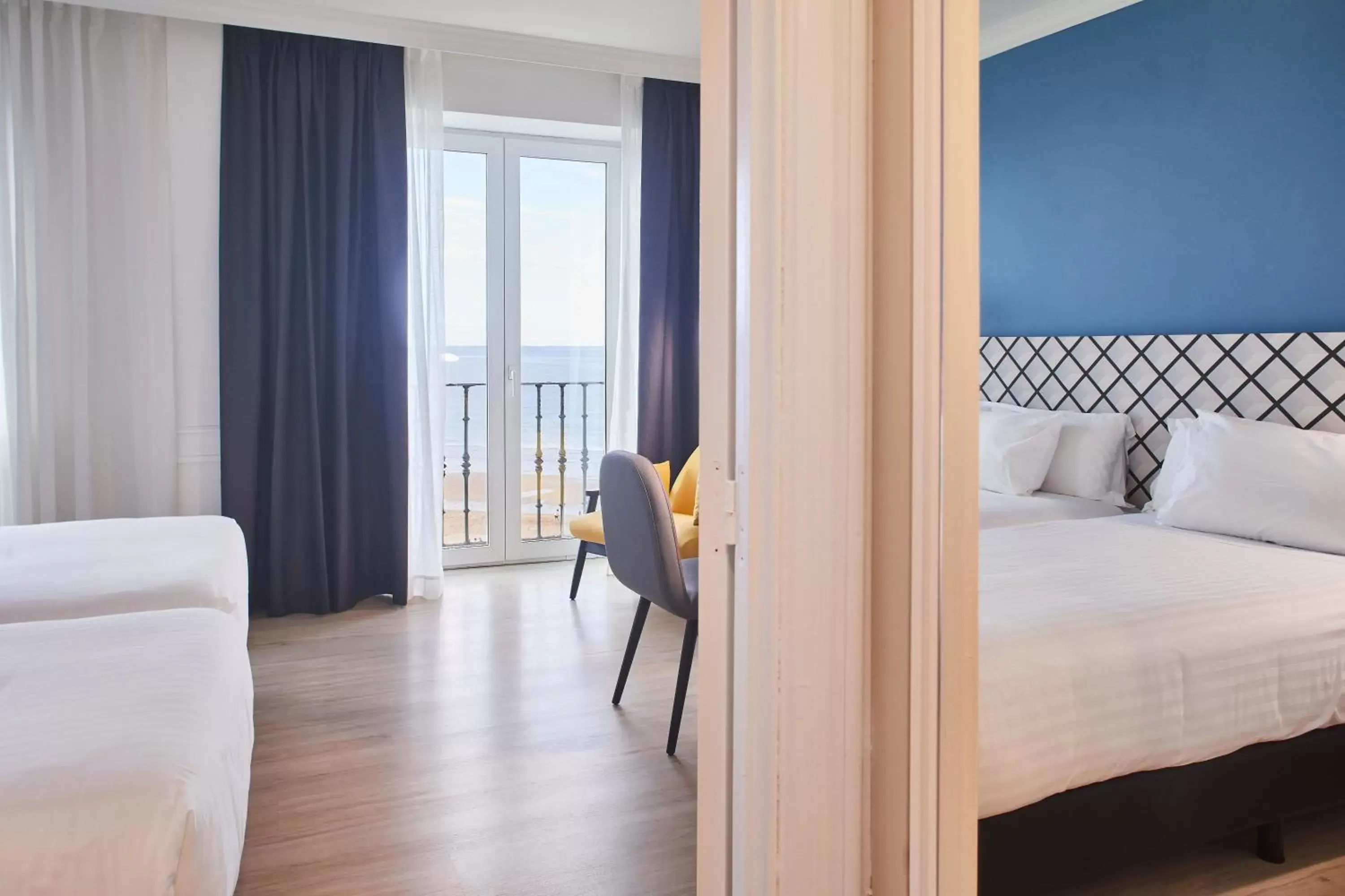 Bedroom, Bed in Silken Río Santander Bedroom, Bed in Silken Río Santander