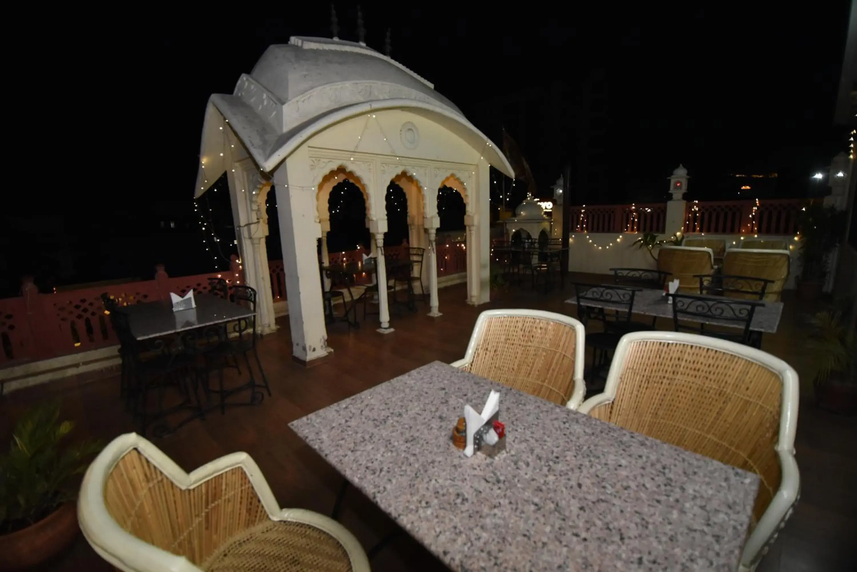 Restaurant/Places to Eat in Hotel Vaishnavi