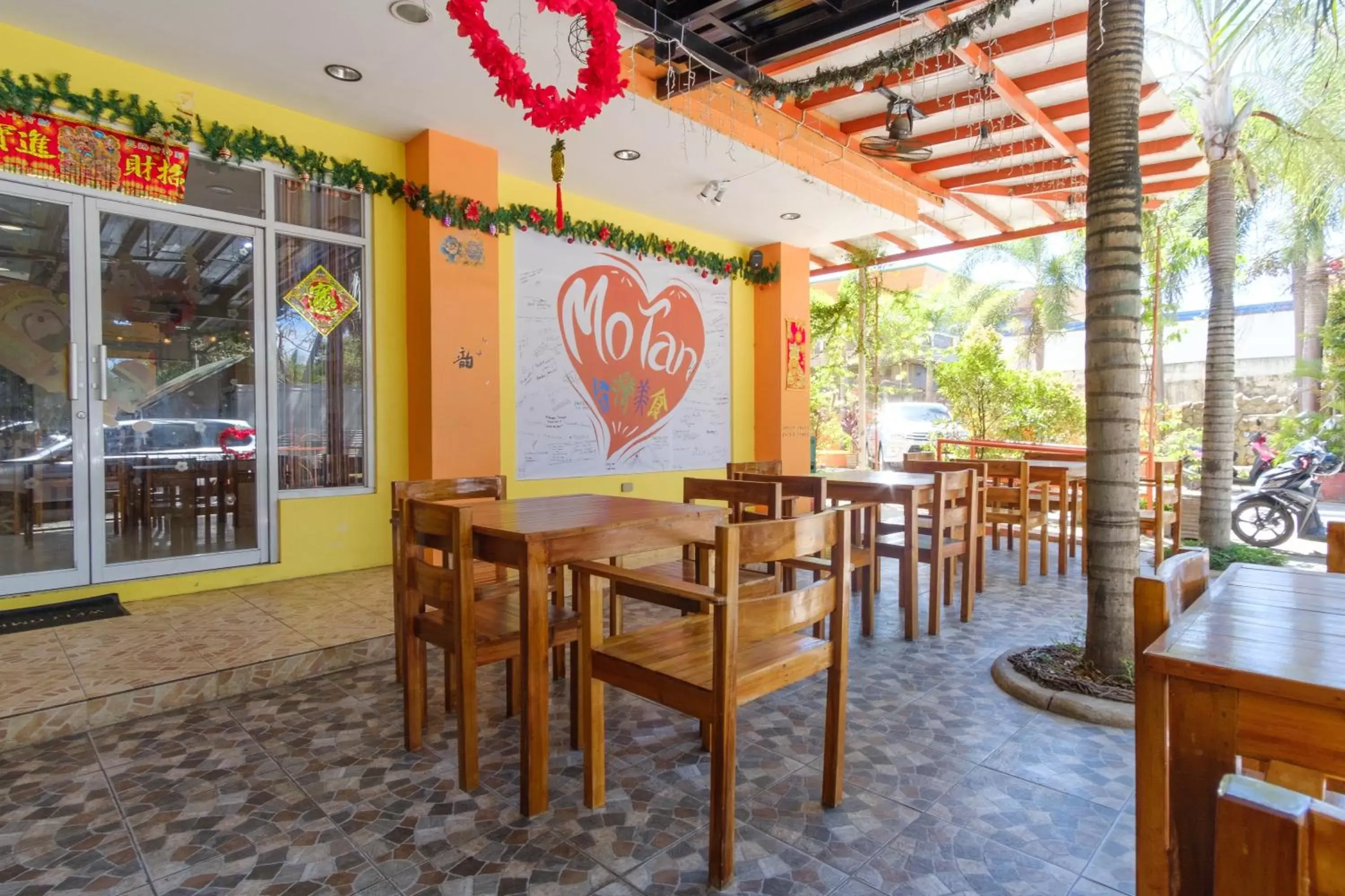 Restaurant/places to eat in RedDoorz Plus @ Manalo Extension Palawan Restaurant/places to eat in RedDoorz Plus @ Manalo Extension Palawan