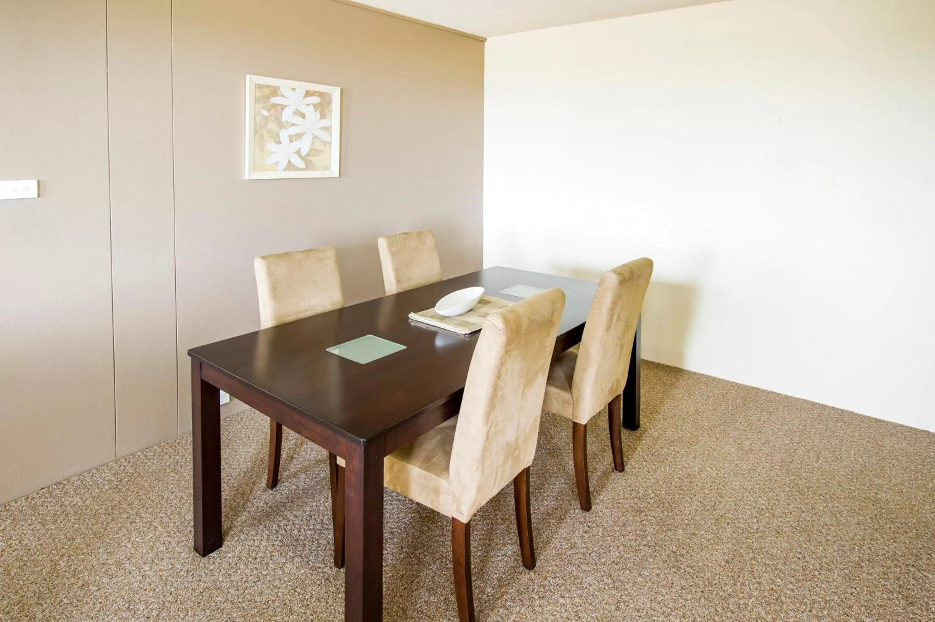 Living room in Tradewinds Apartments