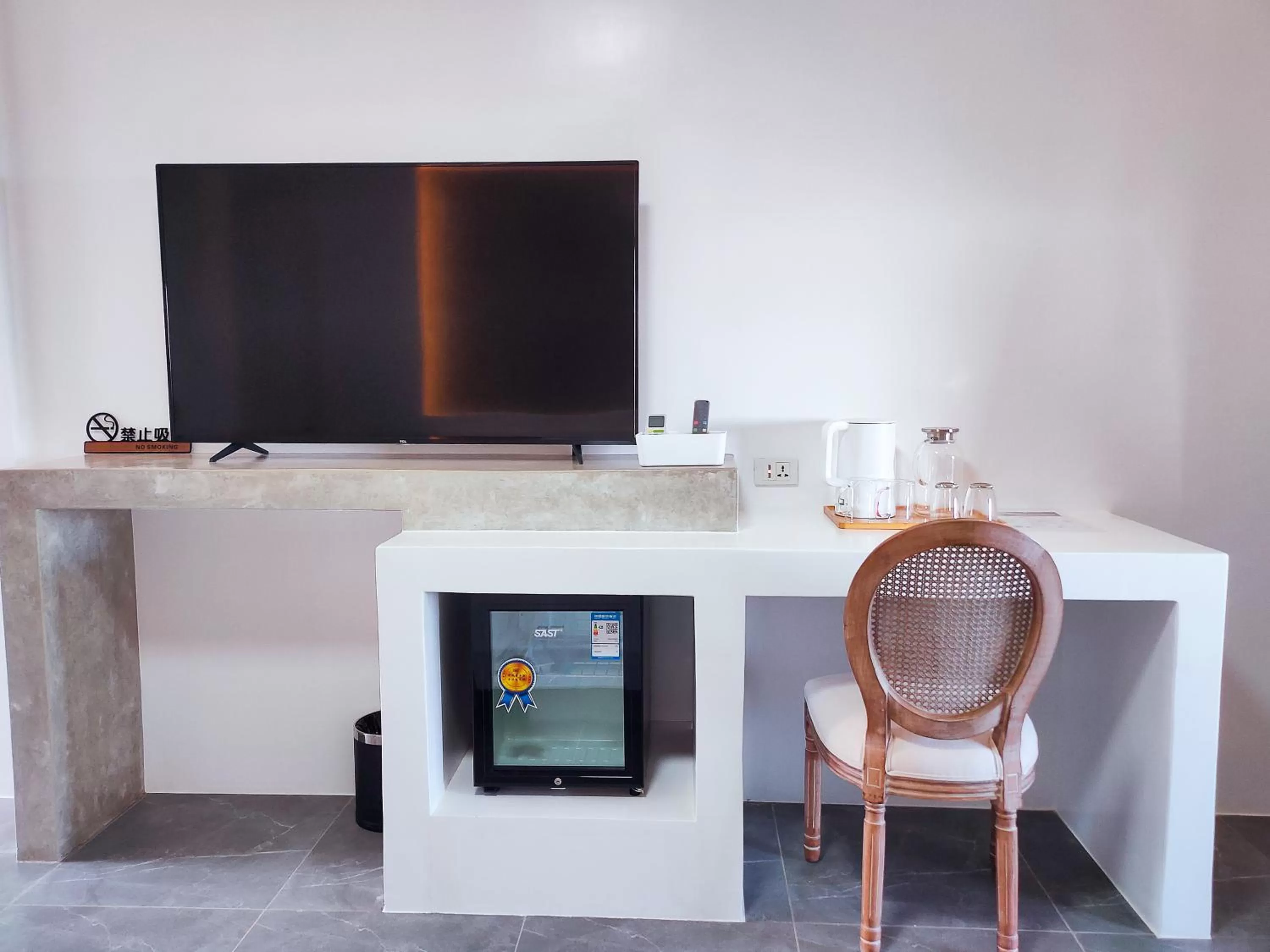 Communal lounge/ TV room in Bohol Coastal View Hotel