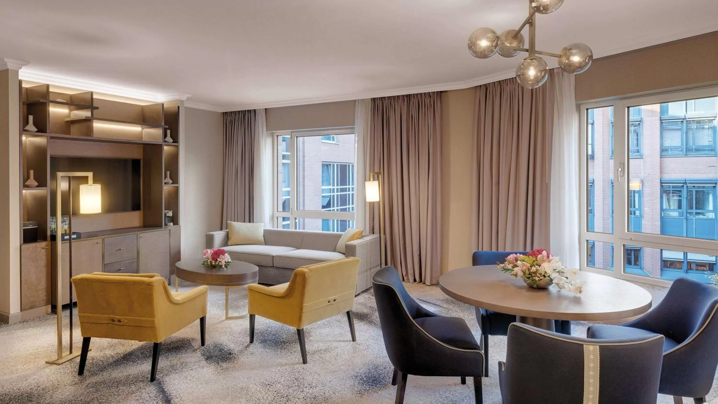 Living room in Hilton Munich City