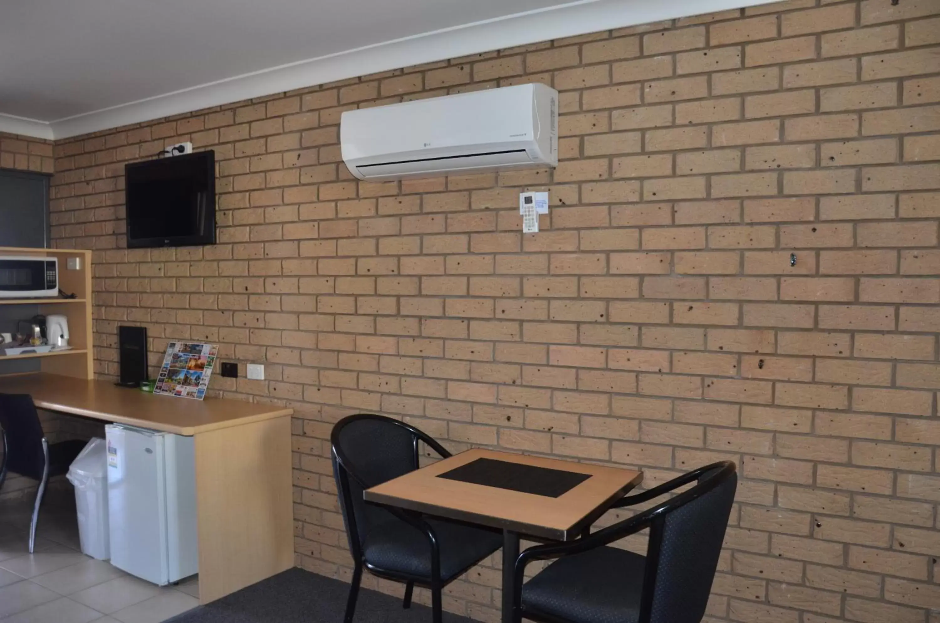 Seating area, TV/Entertainment Center in Sunray Motor Inn