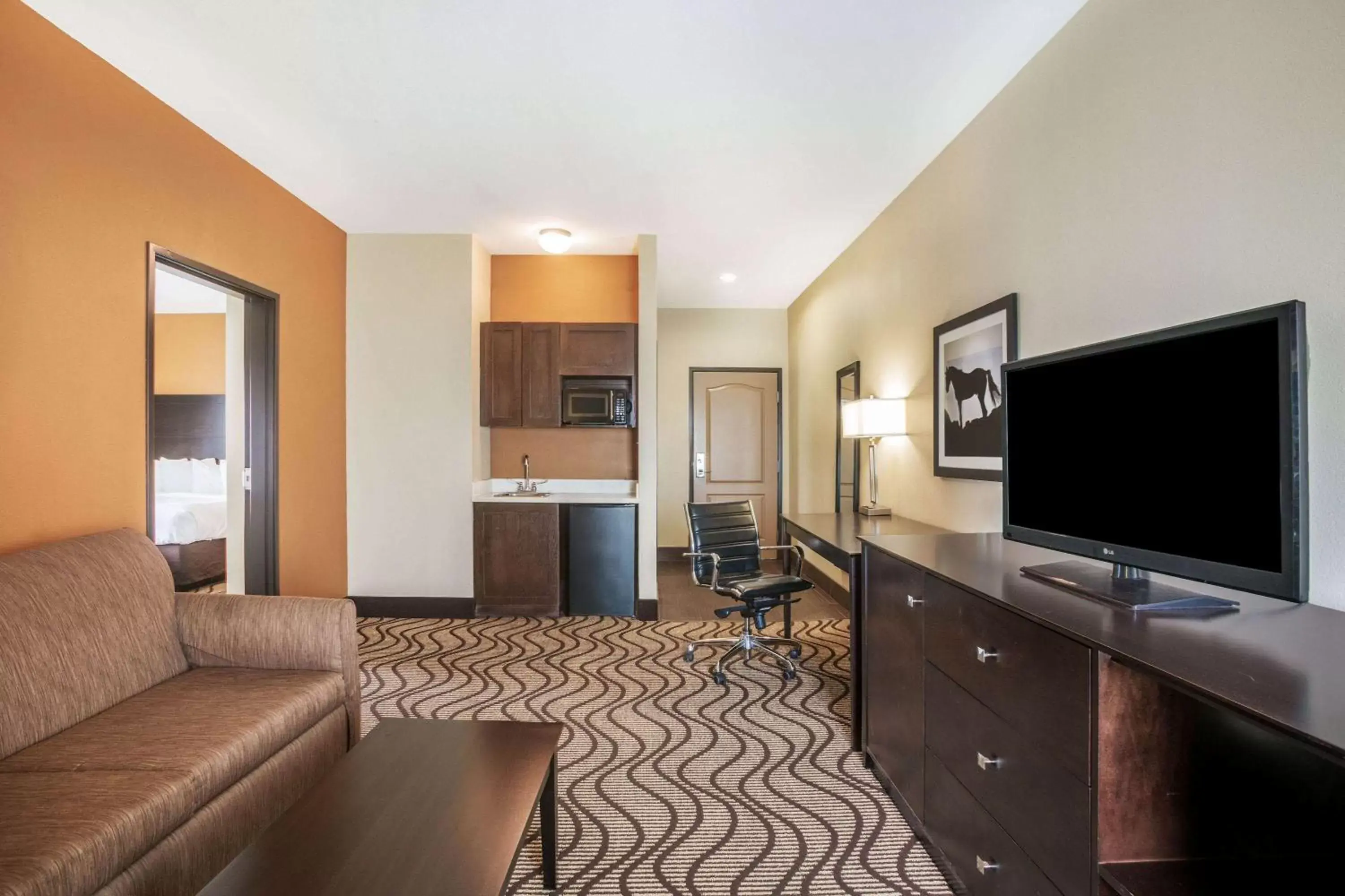 Photo of the whole room, Seating Area in La Quinta Inn & Suites by Wyndham Beeville