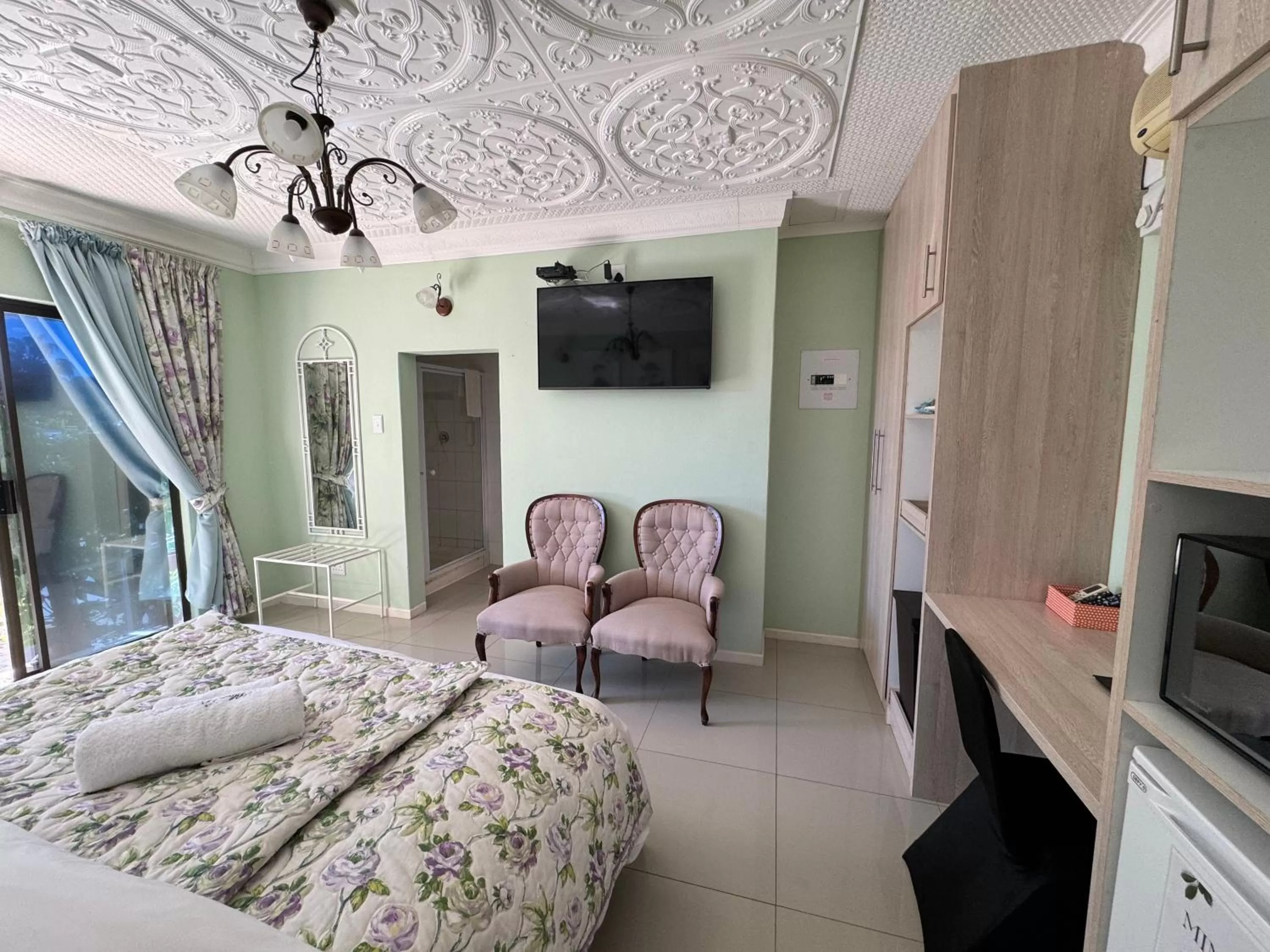 Bed in Blue Diamond Lodge & Spa