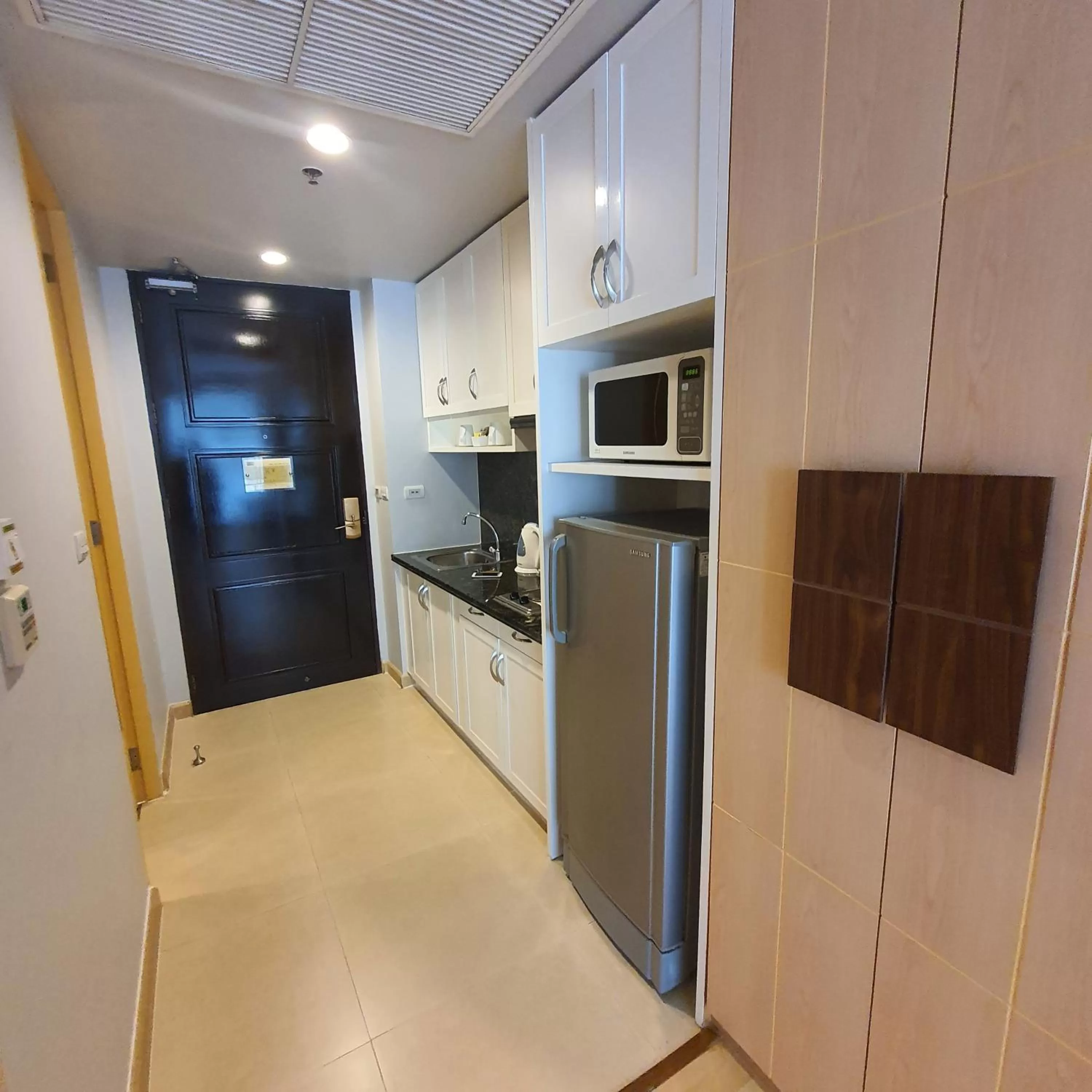 Kitchen or kitchenette in Admiral Premier Bangkok