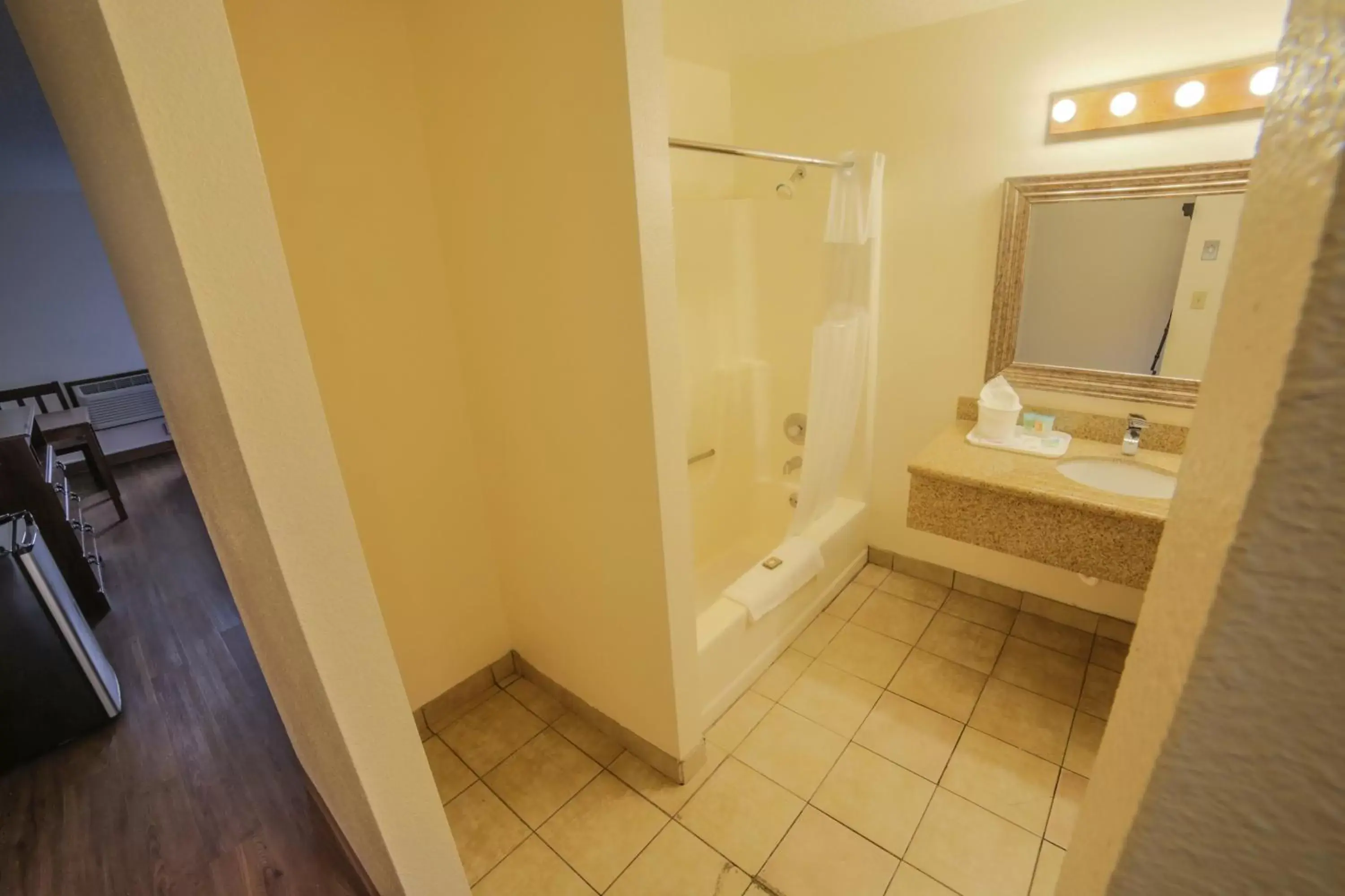 Bathroom in Sunnyside Inn and Suites