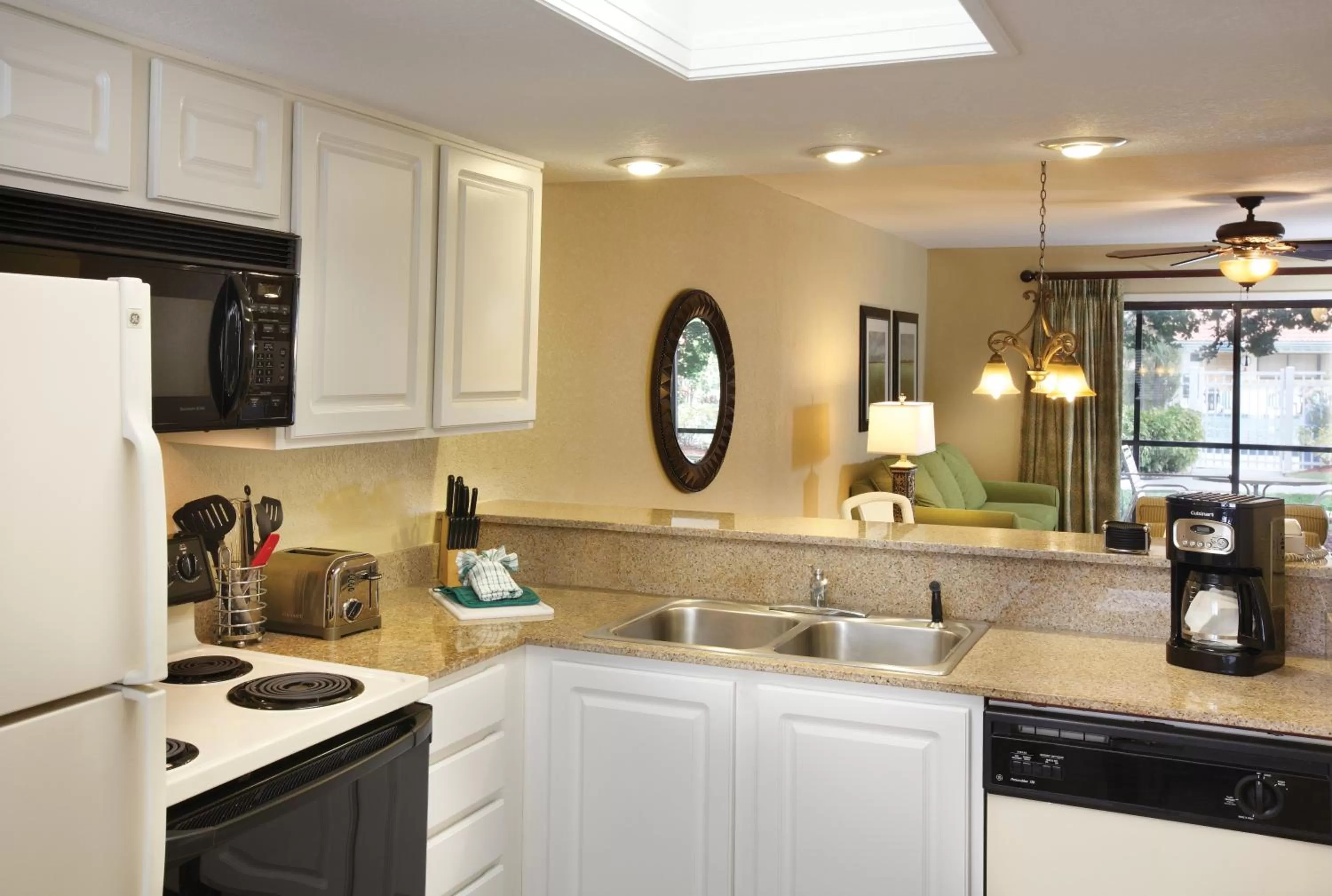 Kitchen or kitchenette in Club Wyndham Orlando International