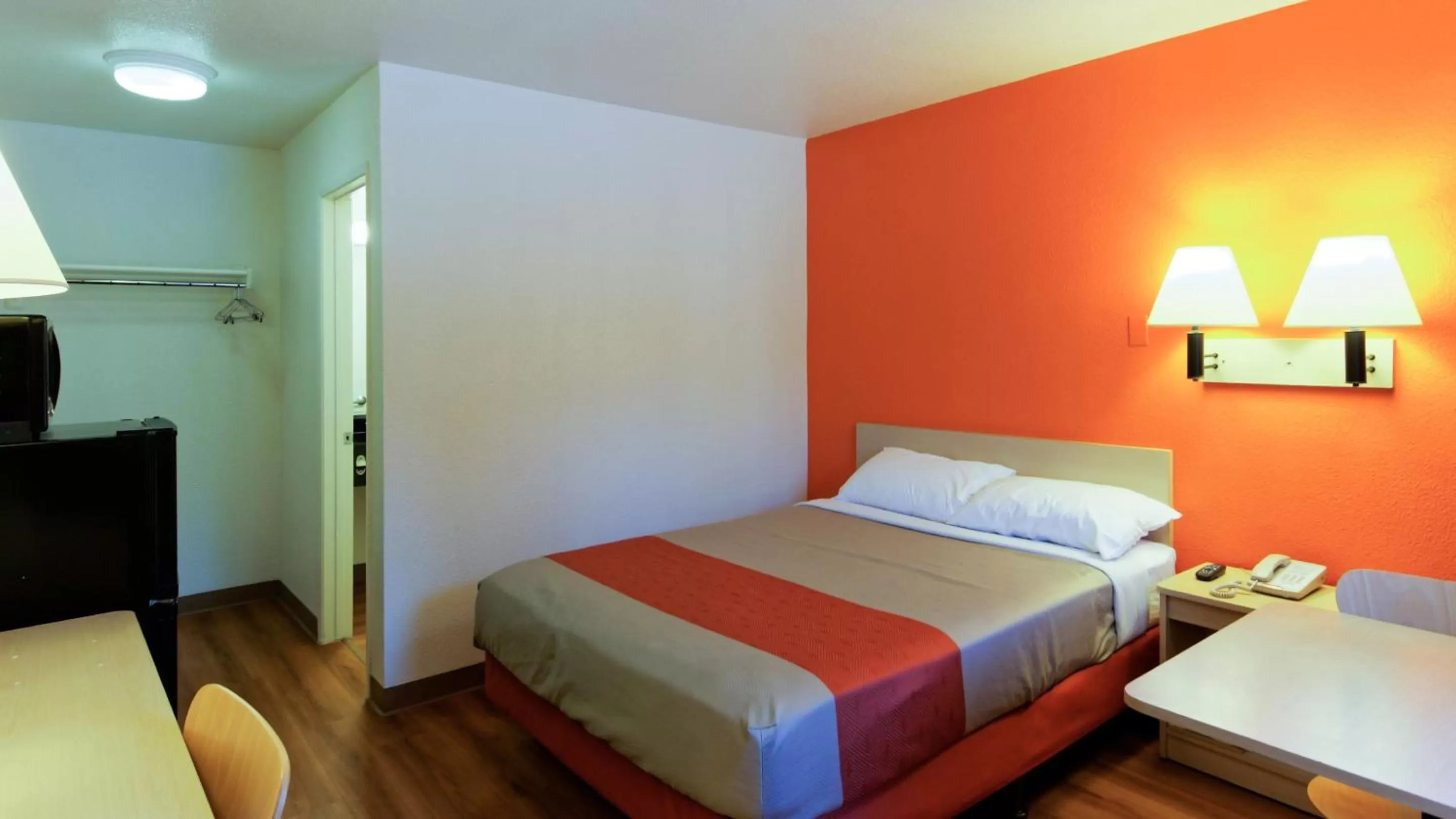 TV and multimedia, Bed in Motel 6-Chico, CA