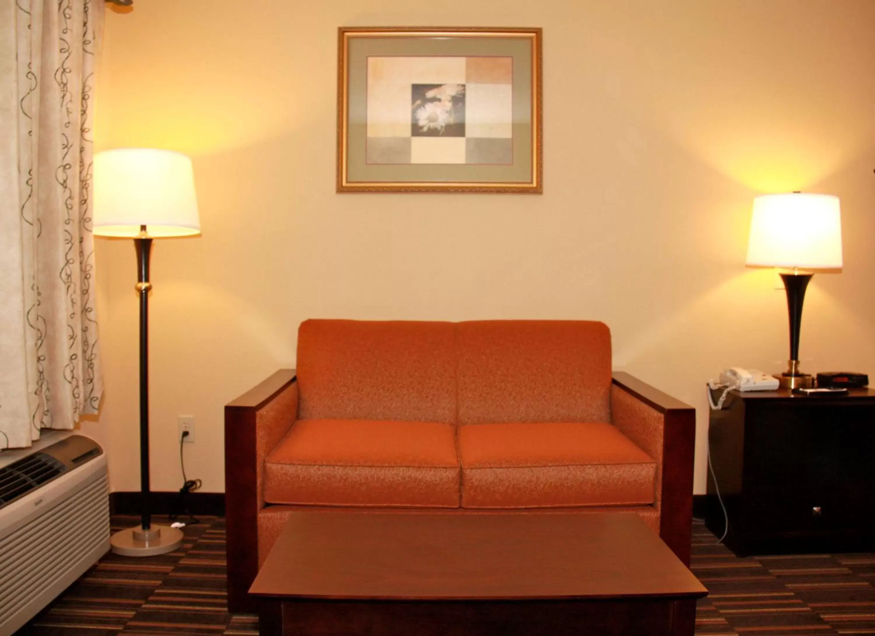 Photo of the whole room, Seating Area in Best Western Greenville Inn