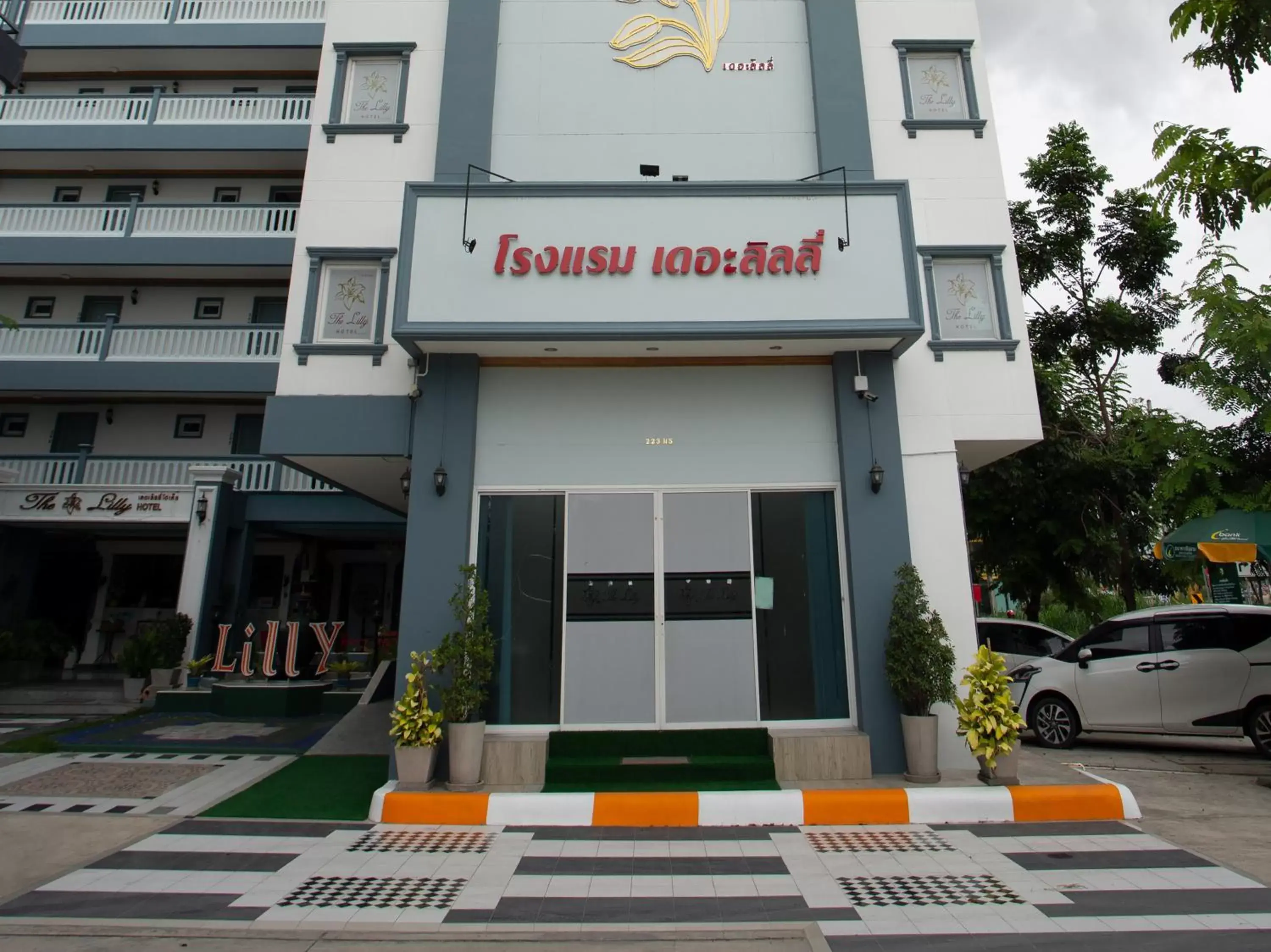 Facade/entrance in The Lilly Hotel