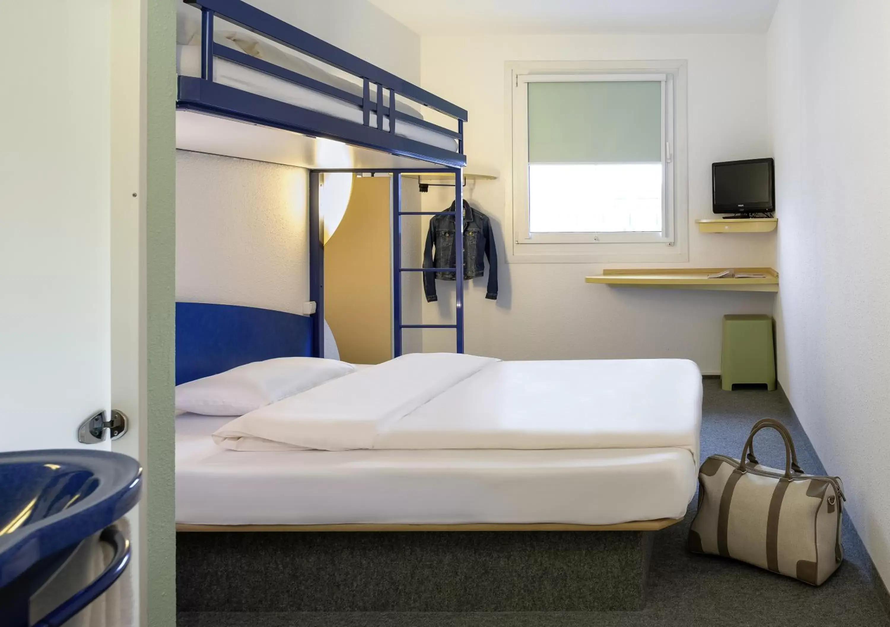 Photo of the whole room, Bunk Bed in ibis budget Aachen Raeren Grenze