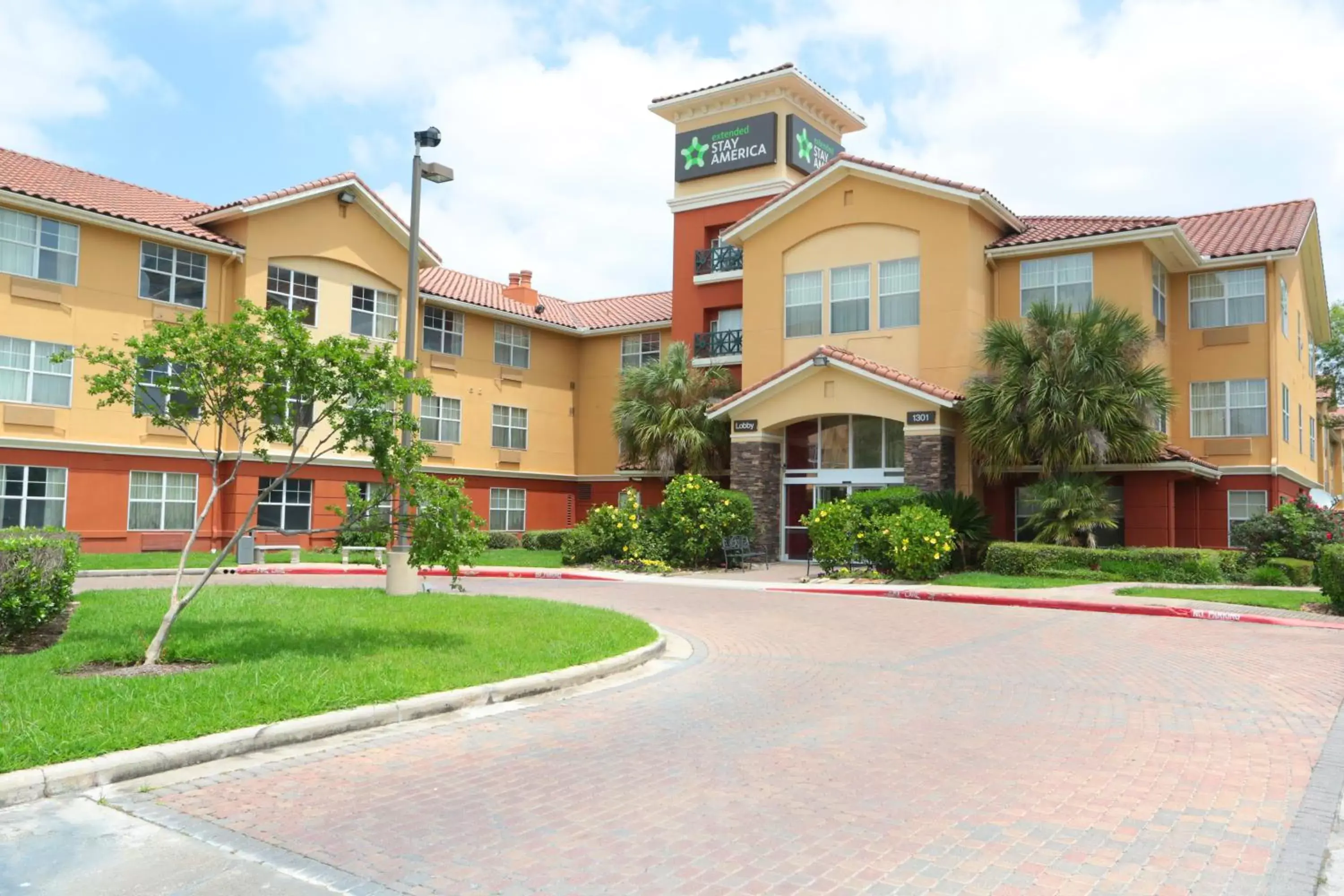 Property Building in Extended Stay America Suites - Houston - Med Ctr - NRG Park - Braeswood Blvd
