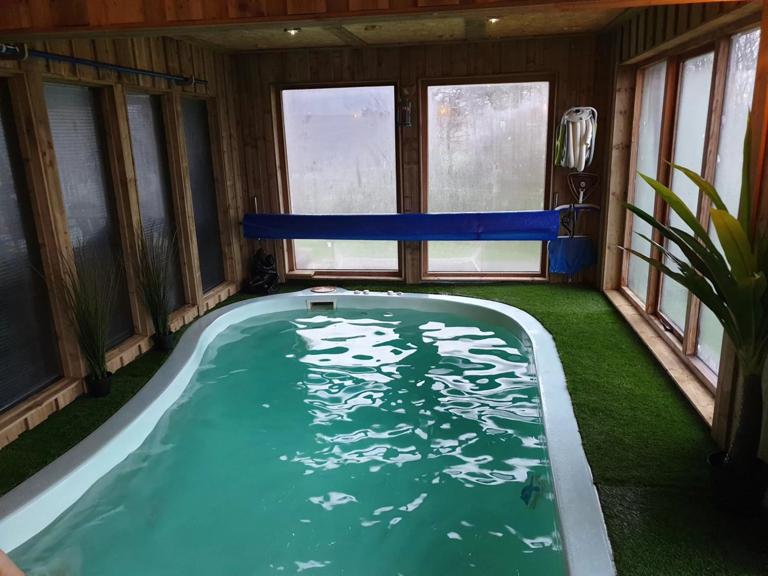 Swimming Pool in Crackin View Guest House