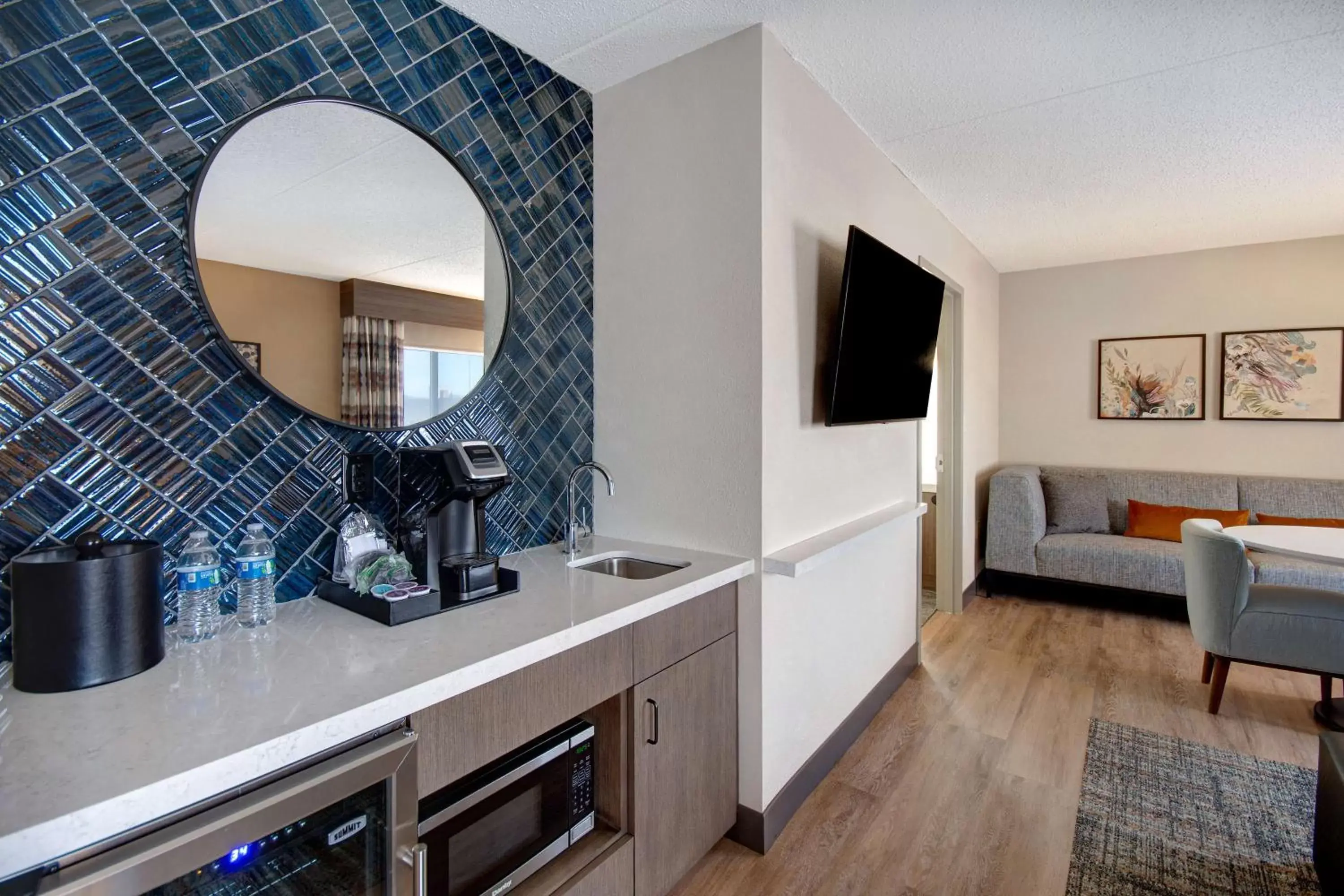 Photo of the whole room, Kitchen/Kitchenette in Hilton Garden Inn Terre Haute